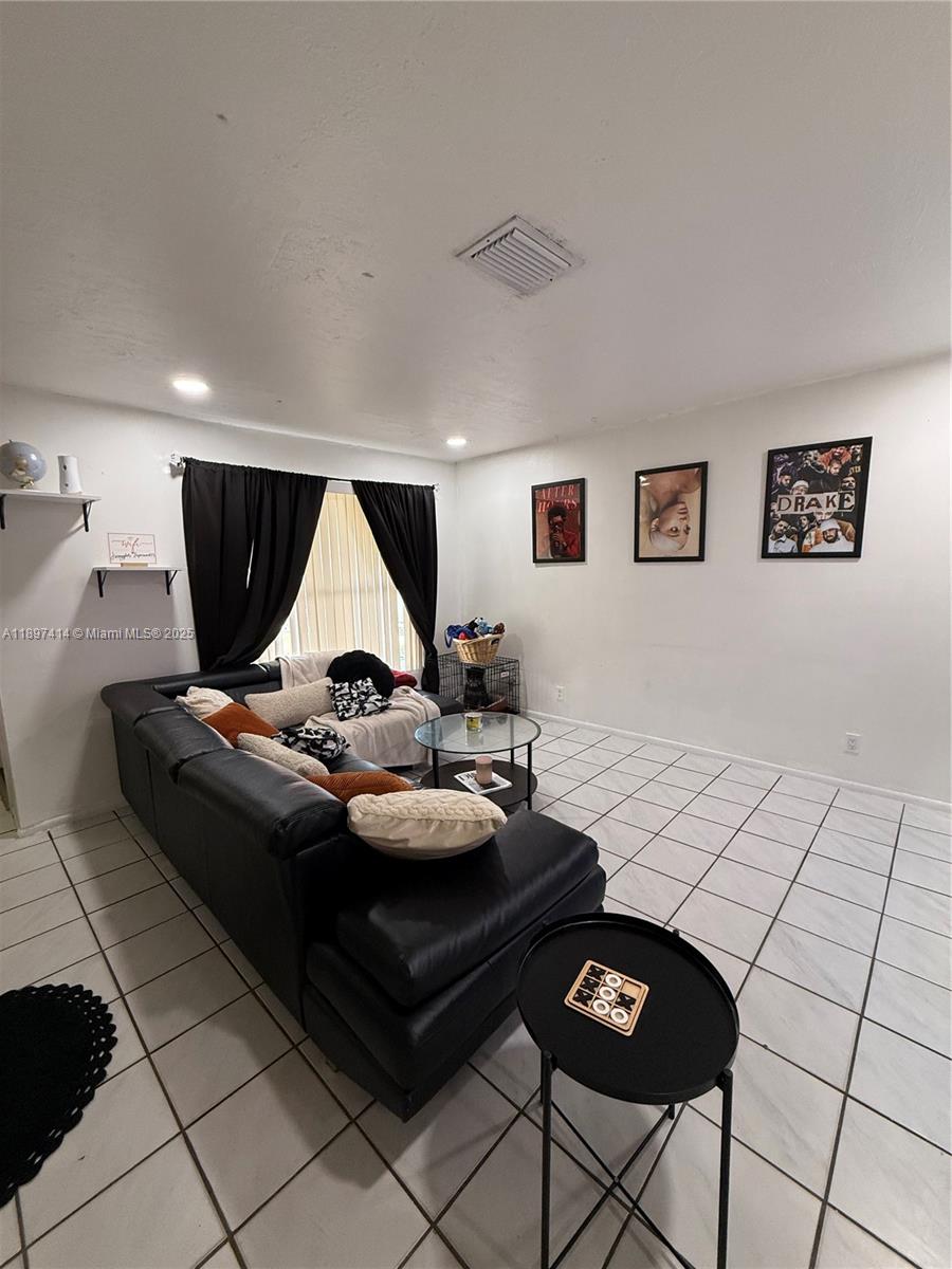 LAUDERHILL MANOR - Residential Lease