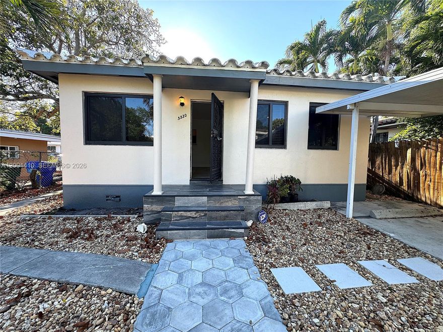 This cozy home is located in a great spot, just a short distance from Wynwood and within walking distance to the Miami Design District. It's a perfect location for anyone wanting easy access to Downtown and Brickell. The house has a bright feel, with a nice-sized backyard and beautiful trees. There's enough space in the front to park up to three cars. It has recently been renovated with new appliances, a brand-new bathroom, and updated flooring. It's ready to move in and offers a comfortable place to experience life in Miami