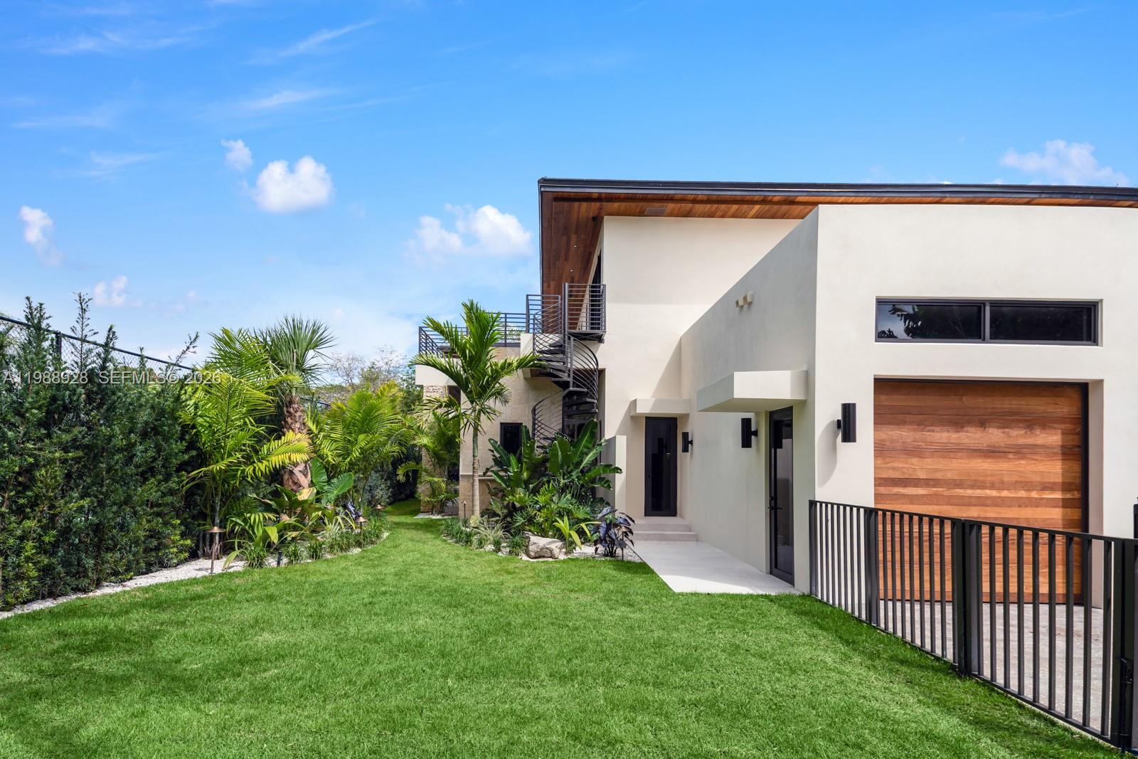 VICTORIA GARDENS - Residential