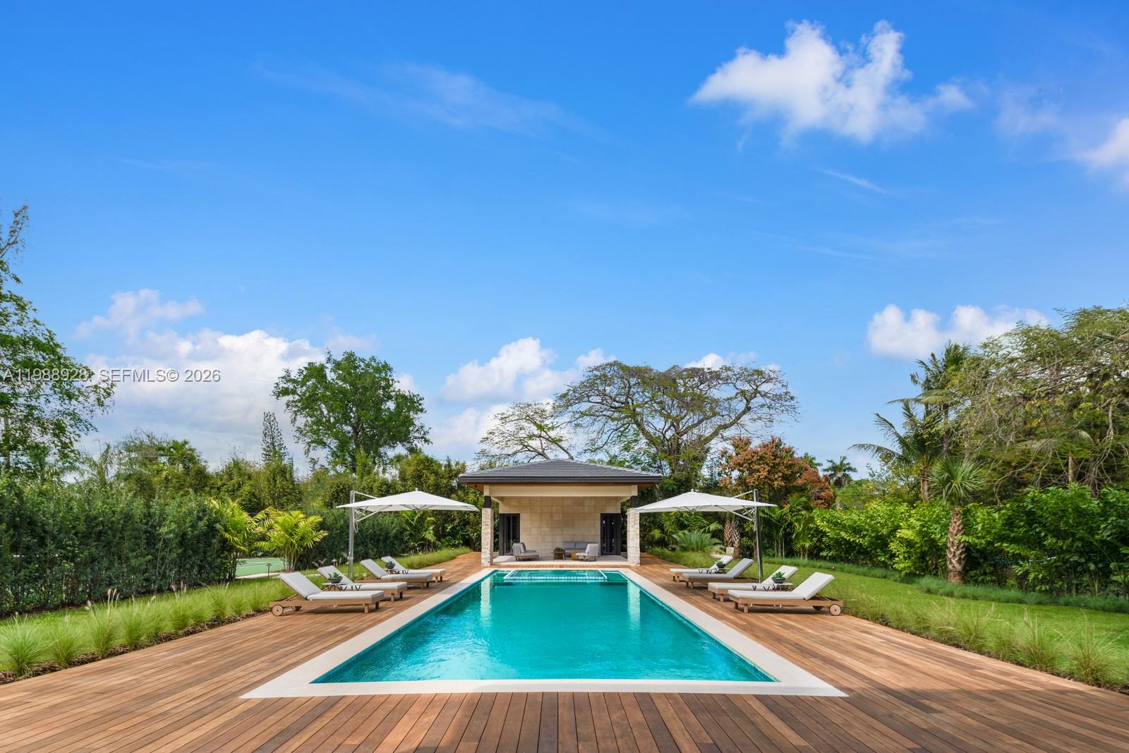 VICTORIA GARDENS - Residential