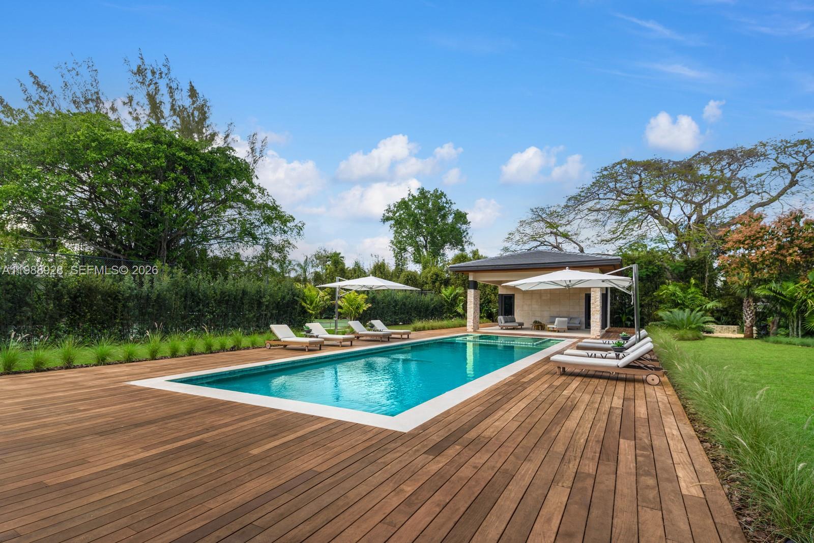 VICTORIA GARDENS - Residential