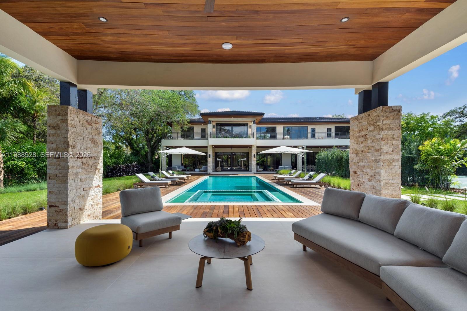 VICTORIA GARDENS - Residential