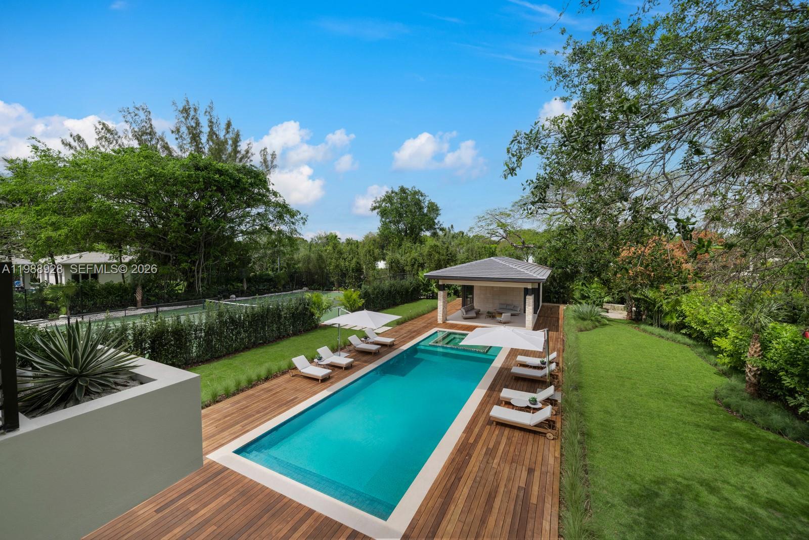 VICTORIA GARDENS - Residential