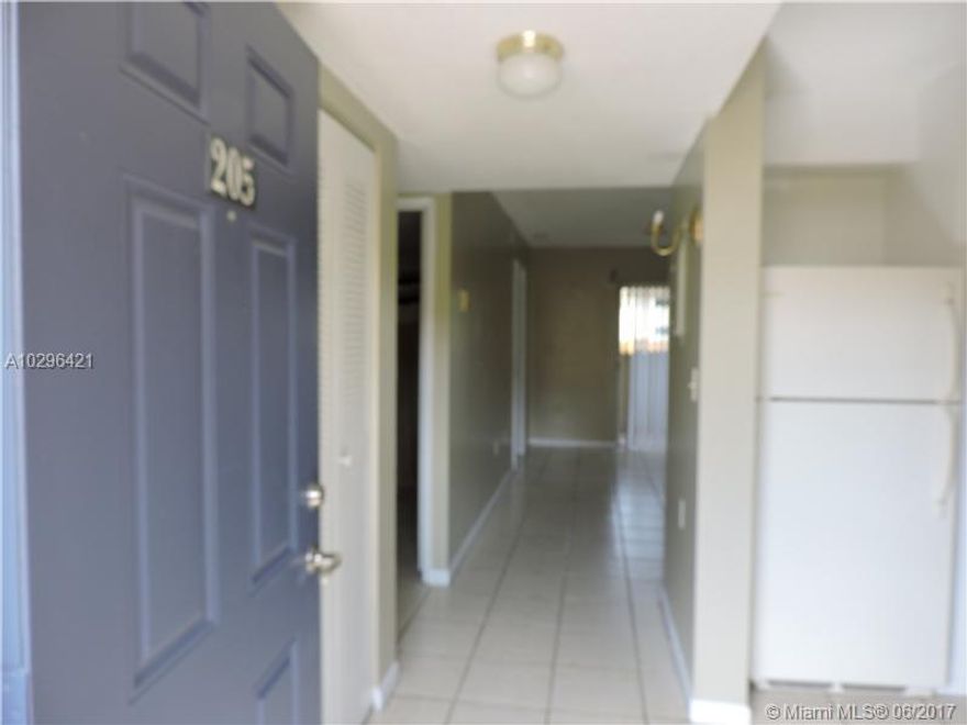 BEAUTIFUL APARTMENT, 2 BEDROOMS AND 2 BATHROOMS LOCATED IN A GREAT GATED COMMUNITY, POOL, CLUBHOUSE AND GYM, WASHER AND DRYER INSIDE UNIT, EASY TO SHOW!!!!