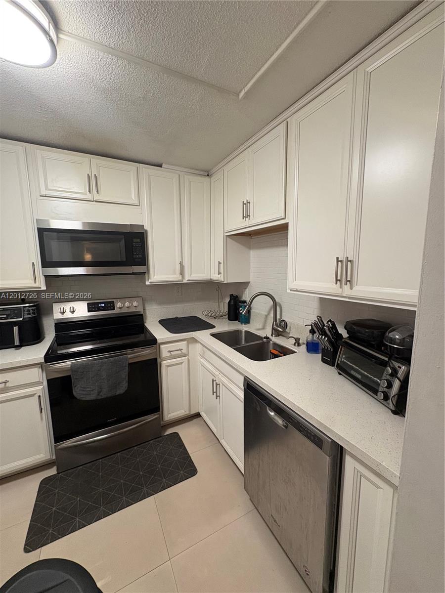 CONDO 6 OF SABAL PALM CON - Residential Lease