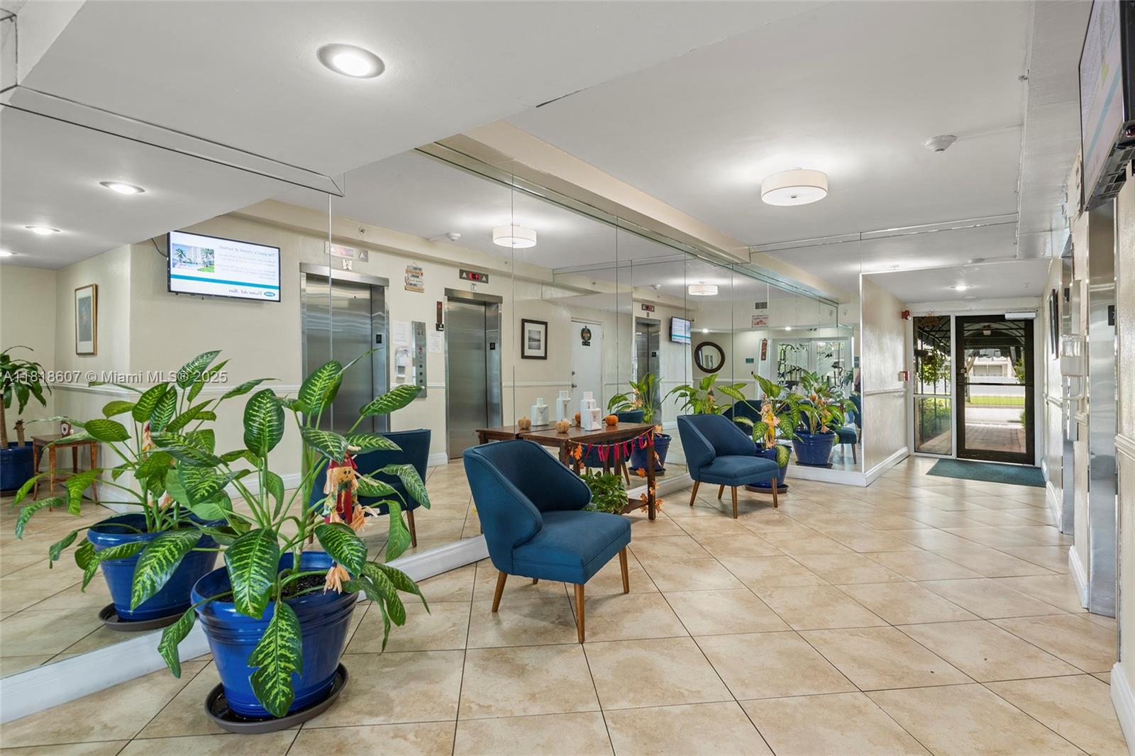 VECINO DEL MAR CONDO - Residential