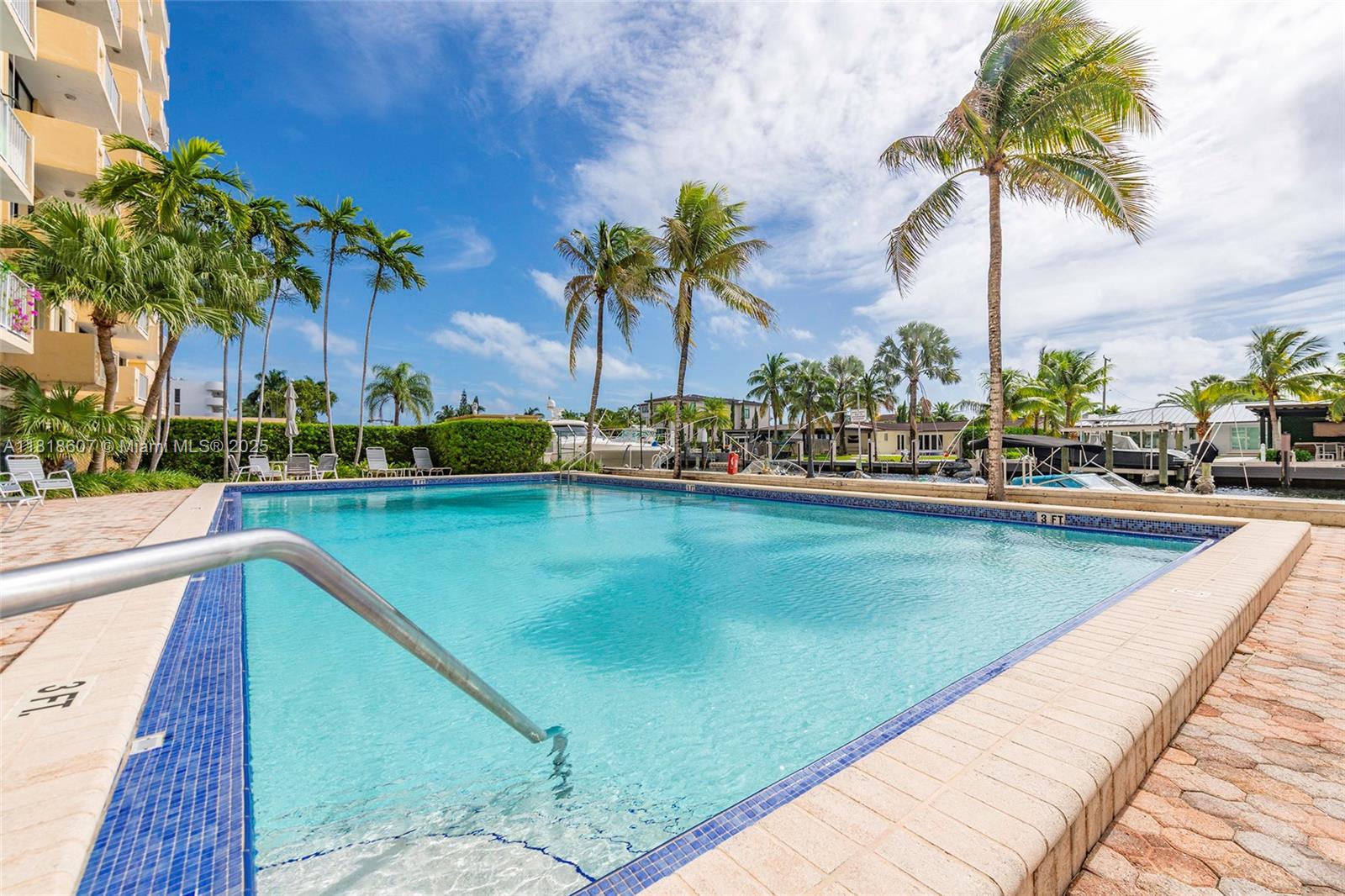 VECINO DEL MAR CONDO - Residential