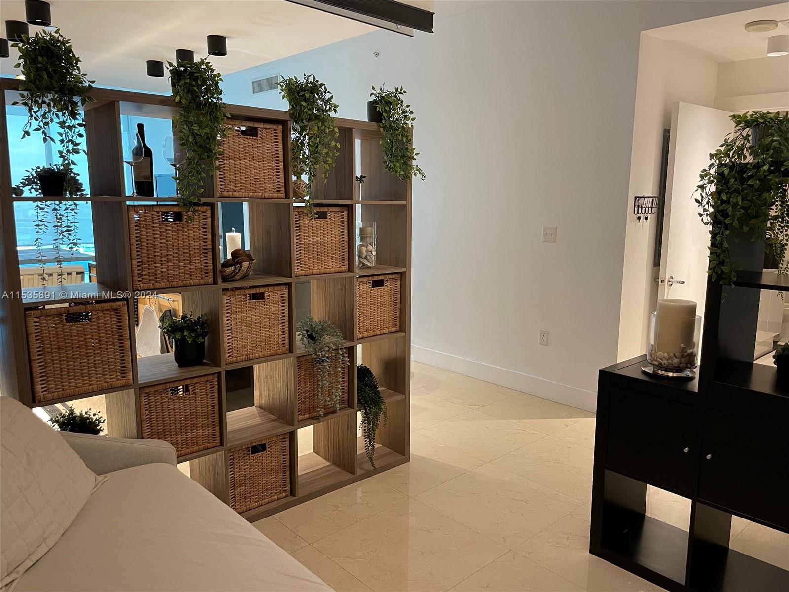 900 BISCAYNE BAY CONDO - Residential Lease