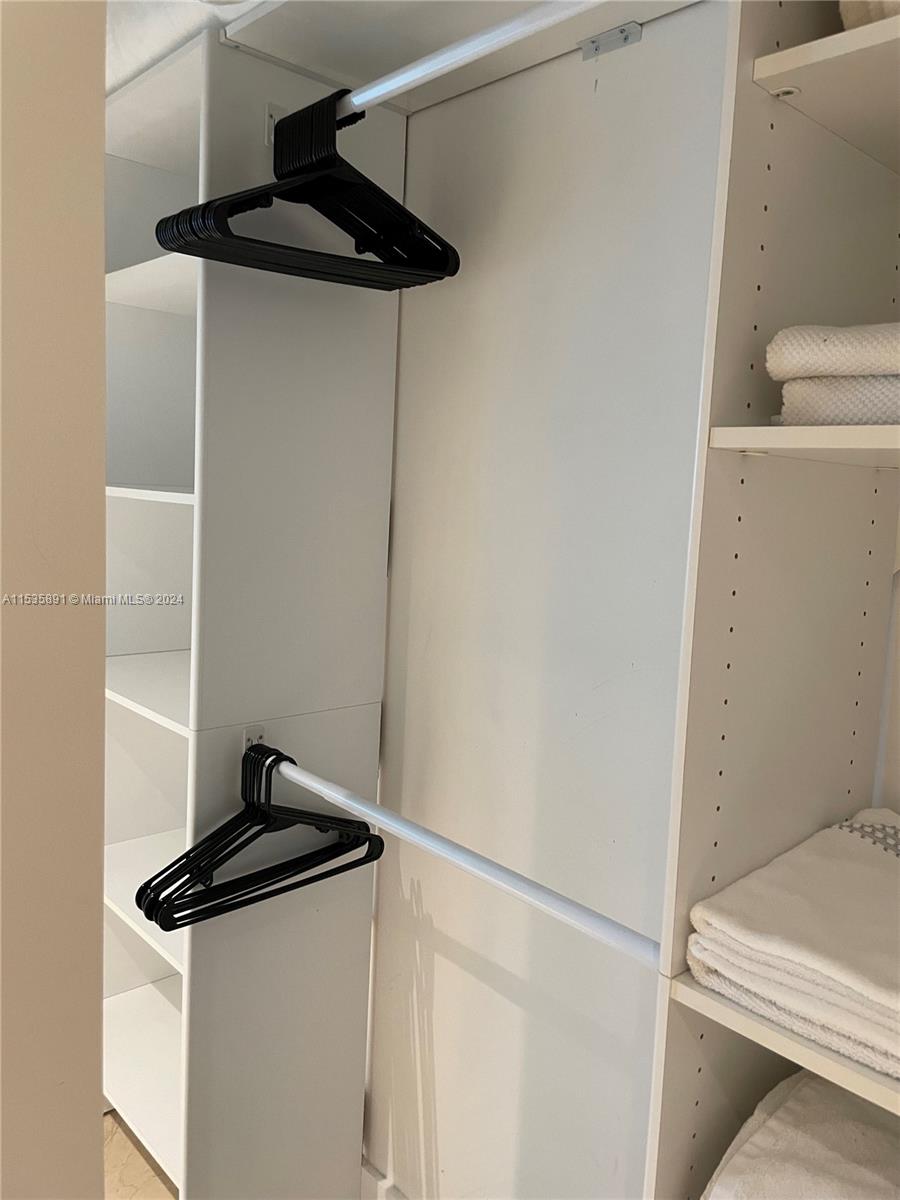 900 BISCAYNE BAY CONDO - Residential Lease