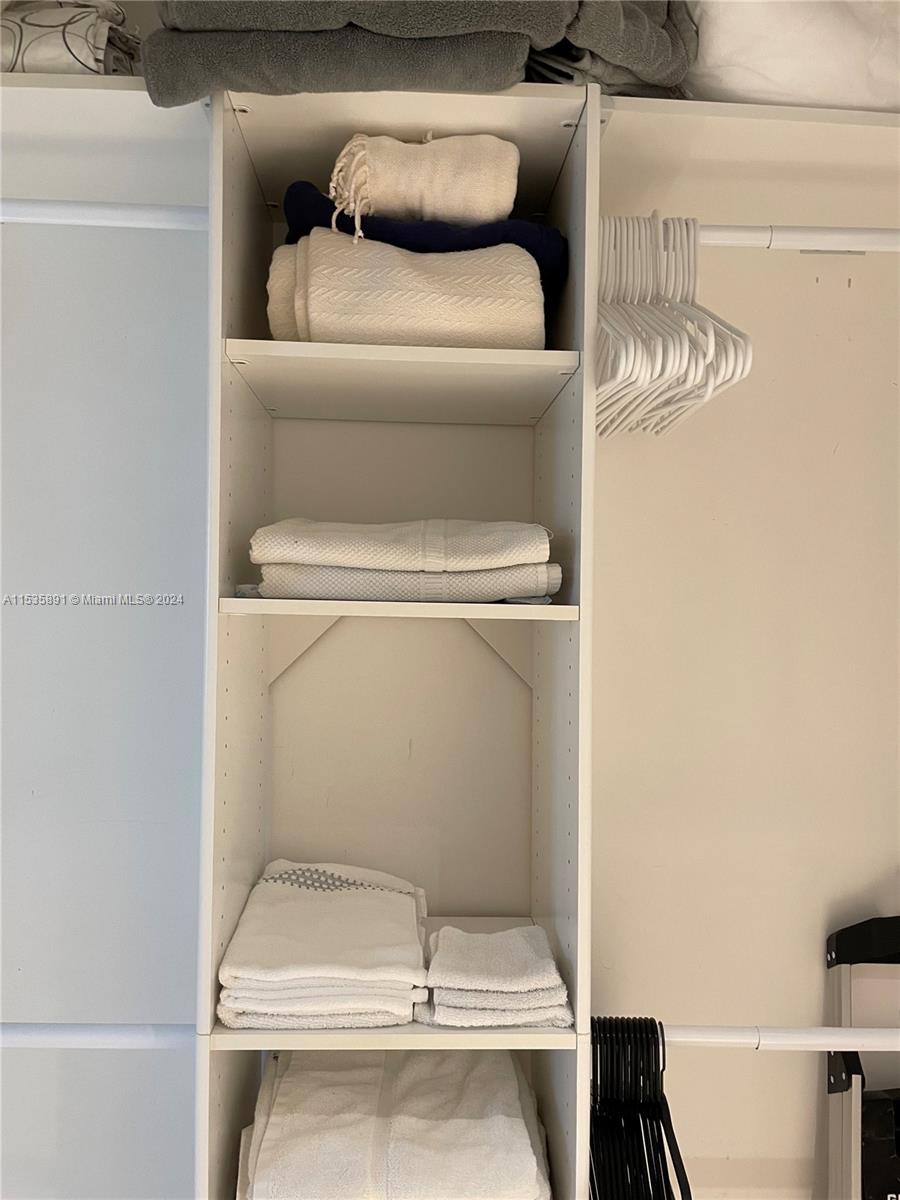 900 BISCAYNE BAY CONDO - Residential Lease