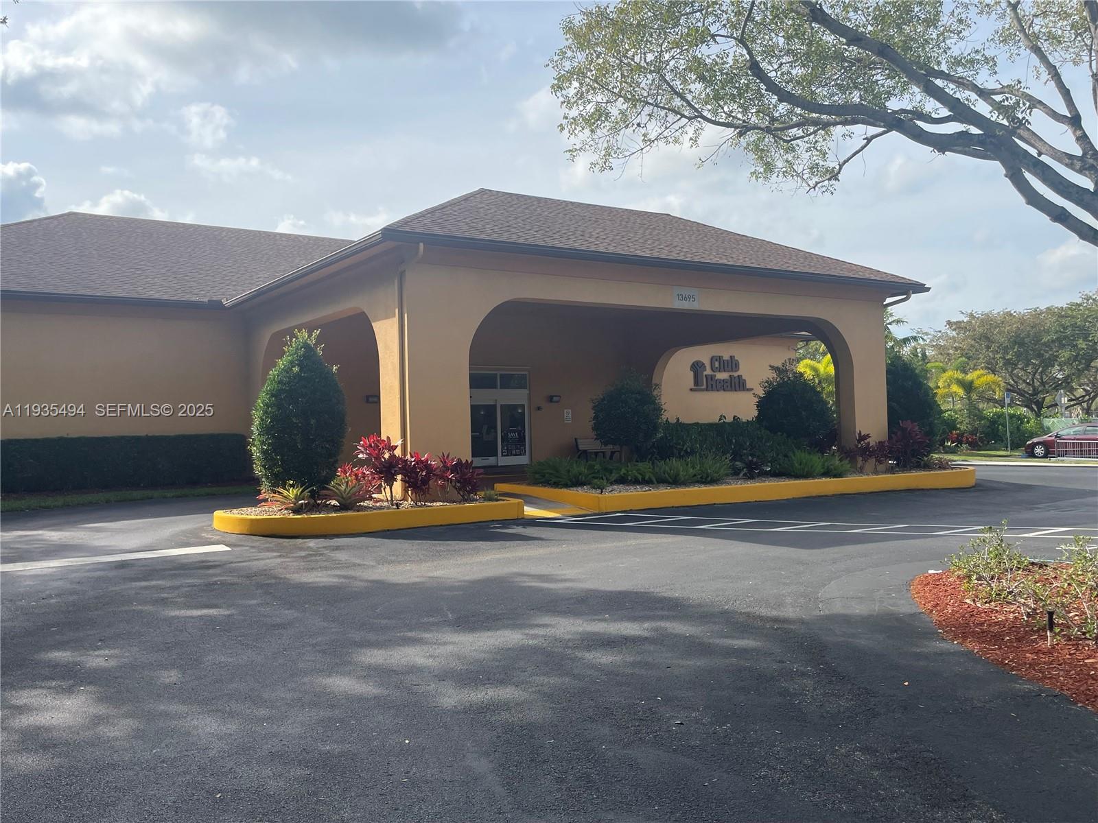 CAMBRIDGE AT CENTURY VILL - Residential