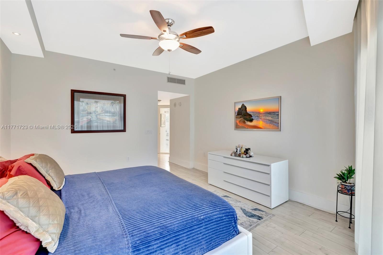 LAS OLAS RIVER HOUSE COND - Residential