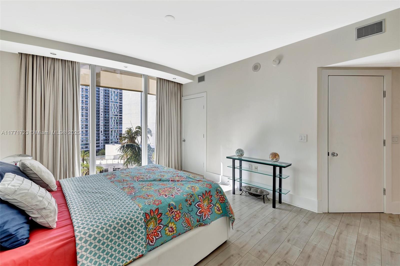 LAS OLAS RIVER HOUSE COND - Residential