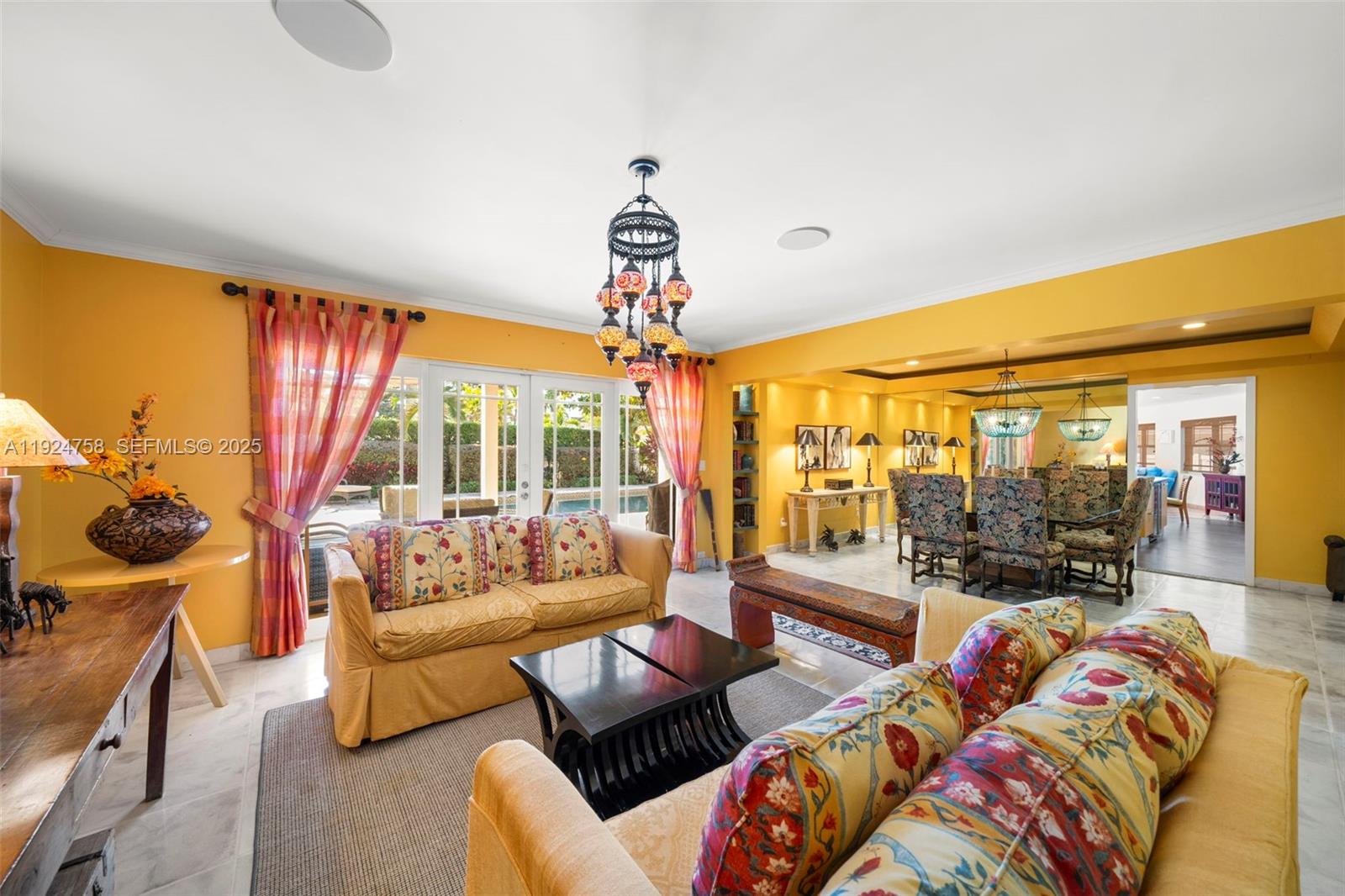 HOLLYWOOD LAKES - Residential