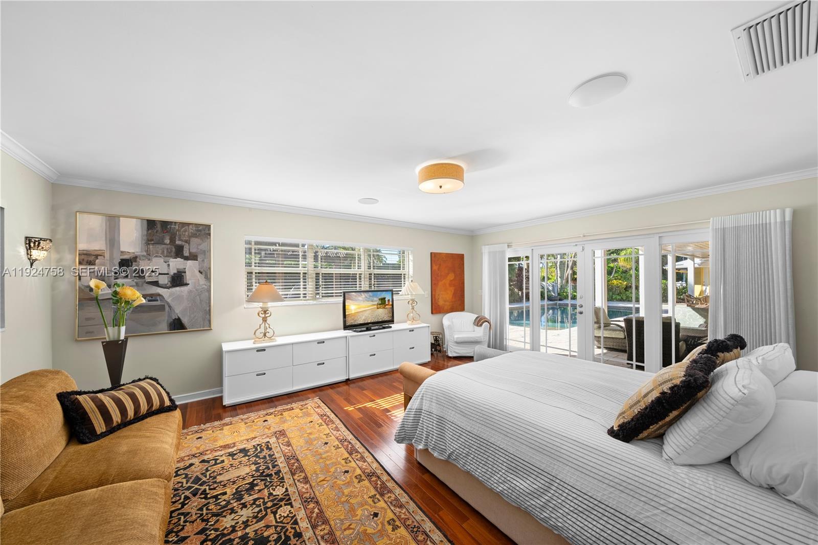 HOLLYWOOD LAKES - Residential