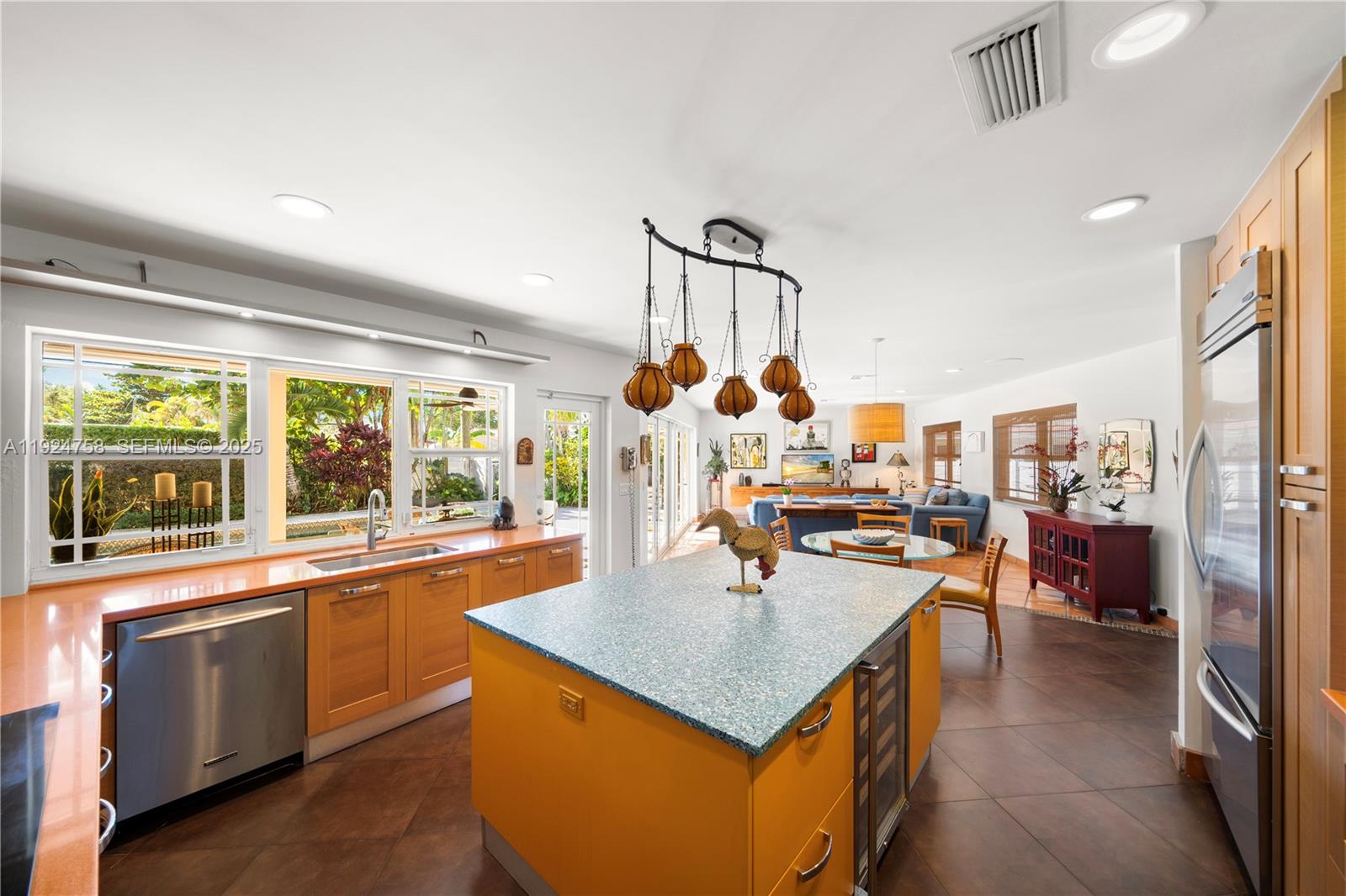 HOLLYWOOD LAKES - Residential