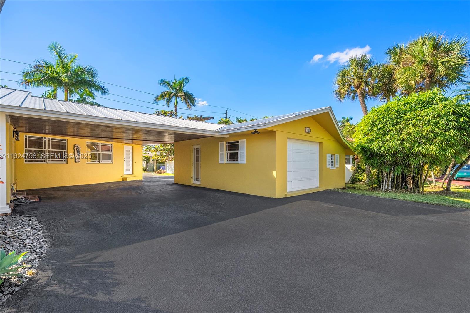 HOLLYWOOD LAKES - Residential