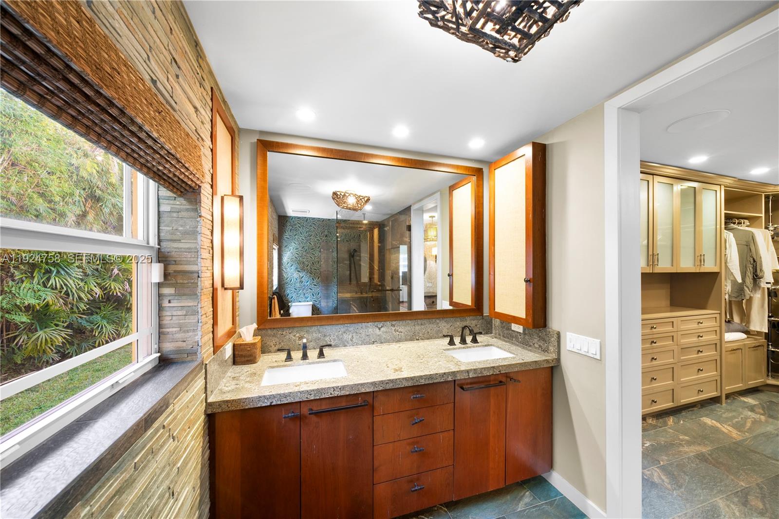 HOLLYWOOD LAKES - Residential