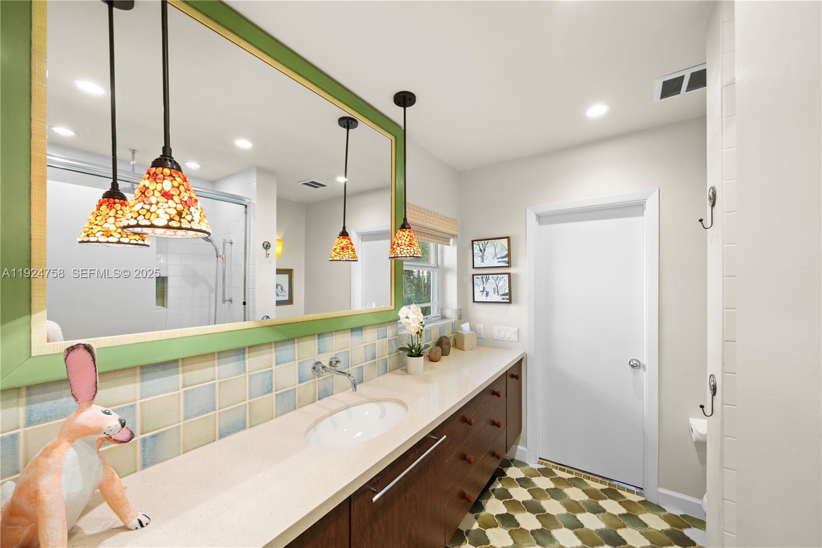 HOLLYWOOD LAKES - Residential