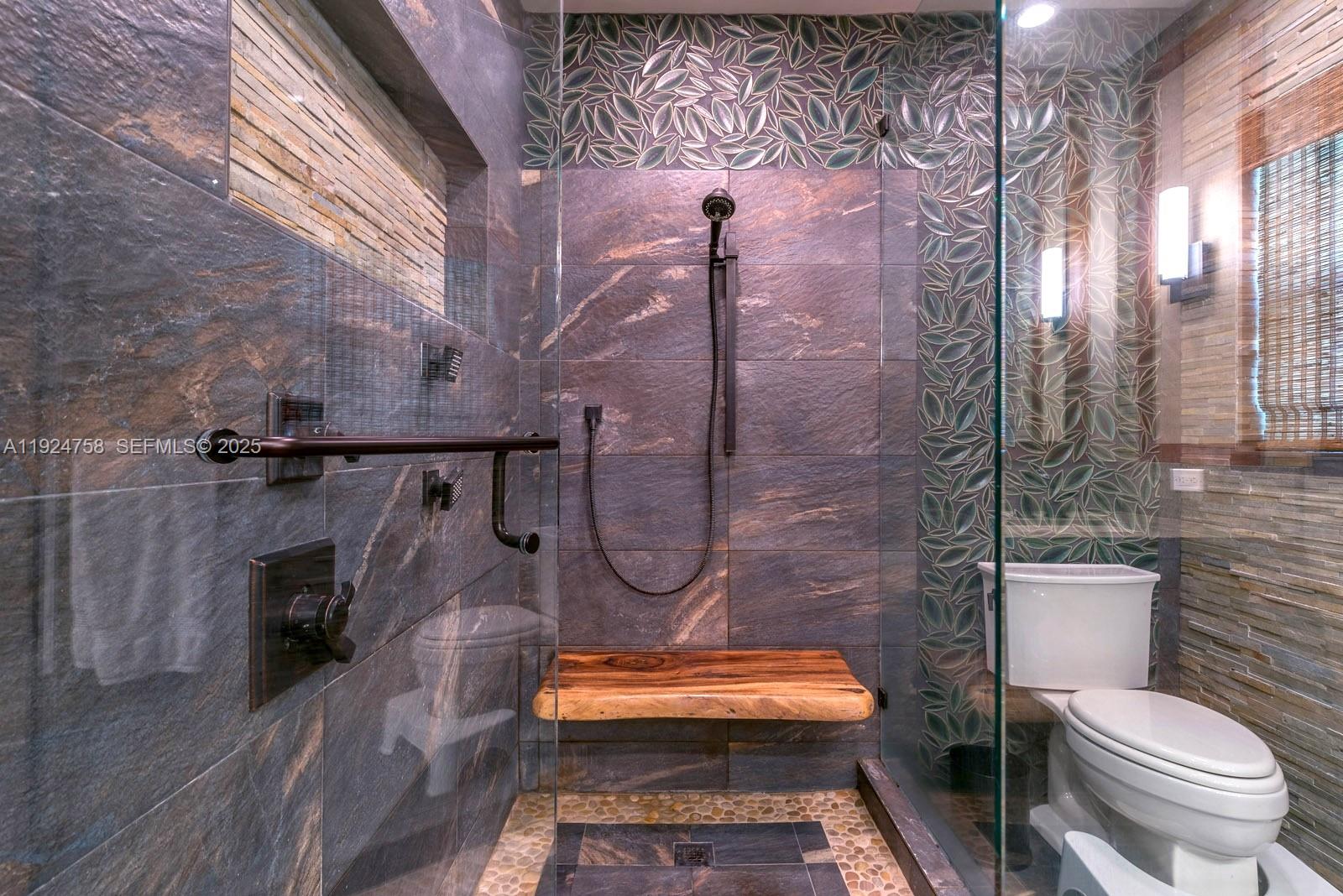 HOLLYWOOD LAKES - Residential