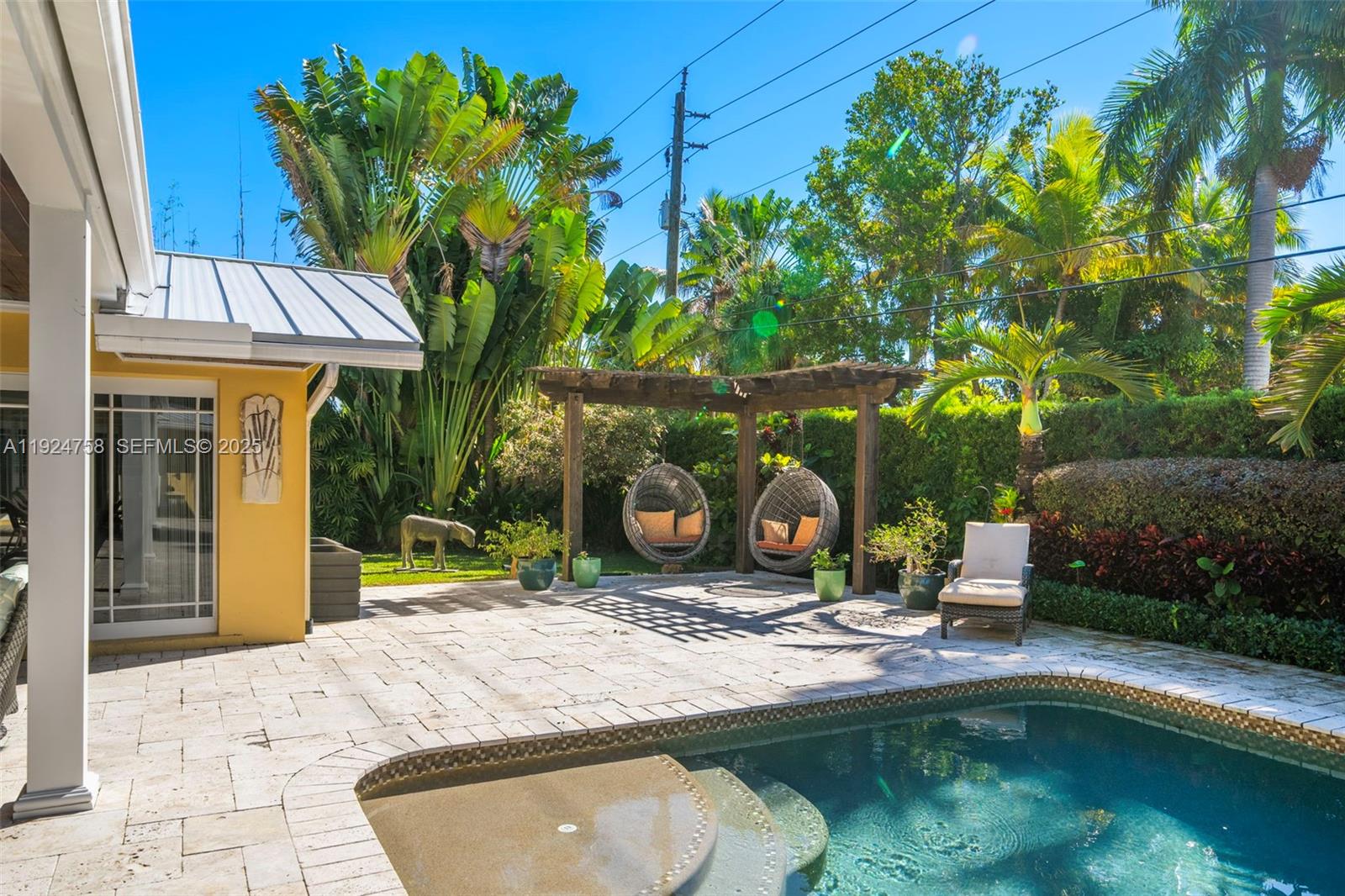 HOLLYWOOD LAKES - Residential