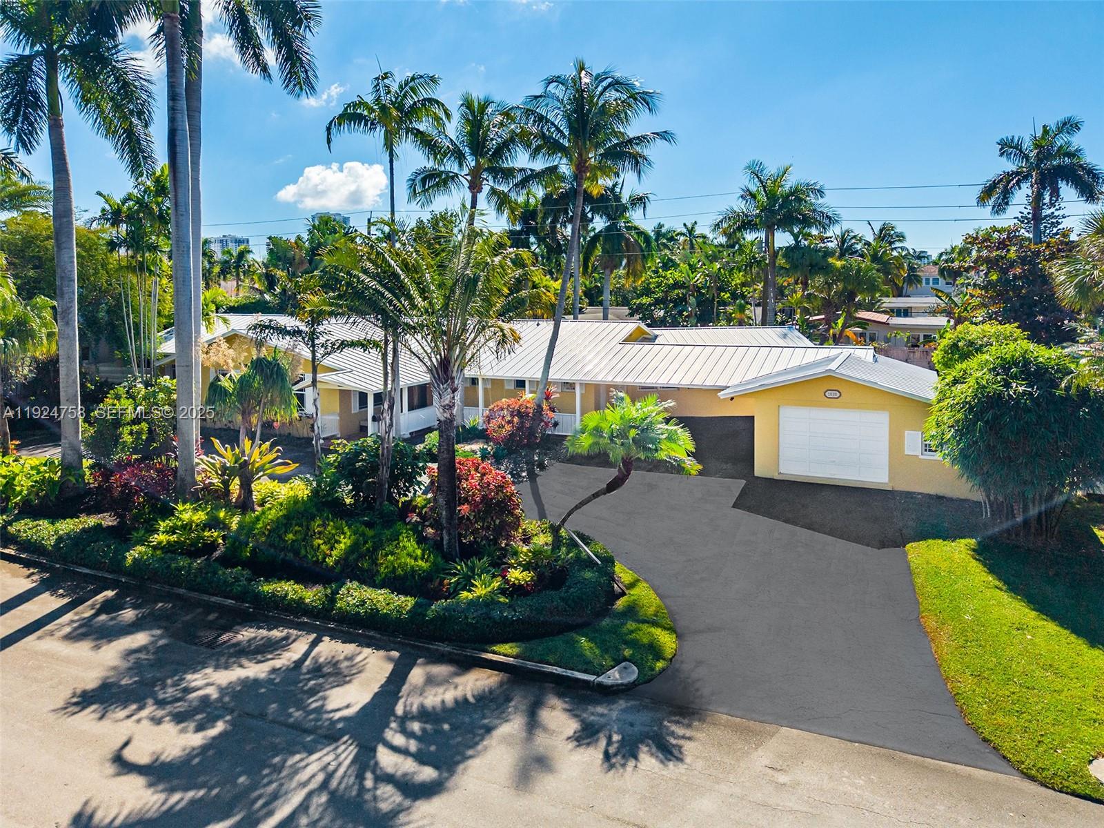 HOLLYWOOD LAKES - Residential