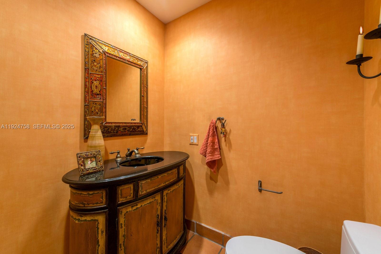 HOLLYWOOD LAKES - Residential