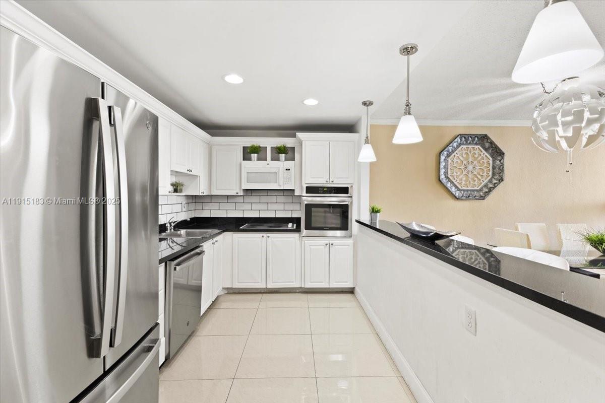 OCEANVIEW BUILDING B COND - Residential Lease