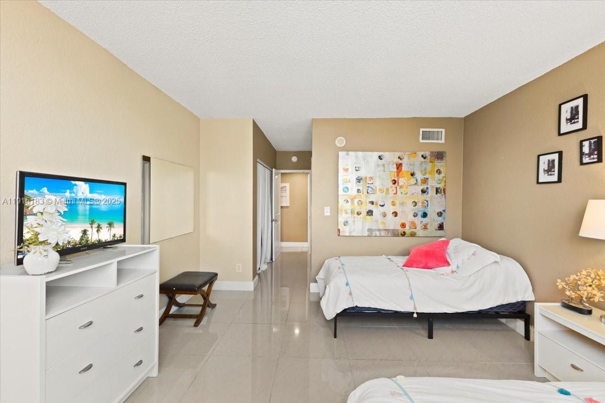 OCEANVIEW BUILDING B COND - Residential Lease