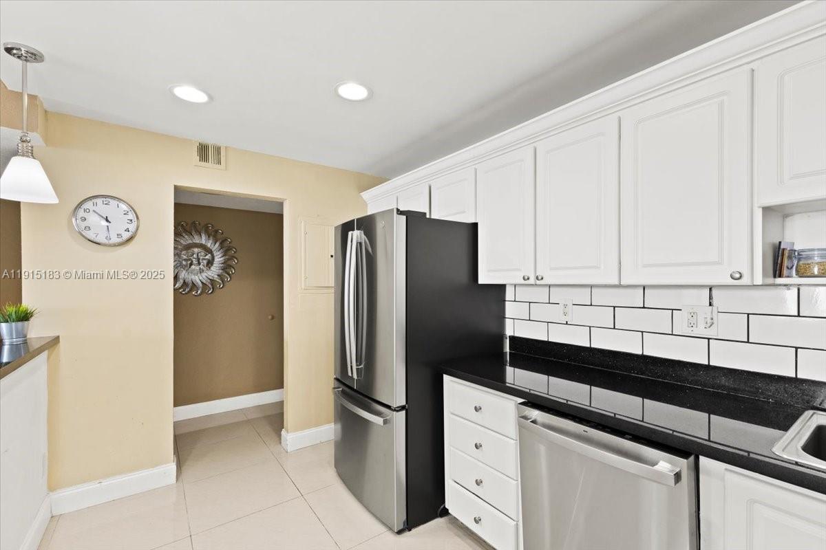 OCEANVIEW BUILDING B COND - Residential Lease