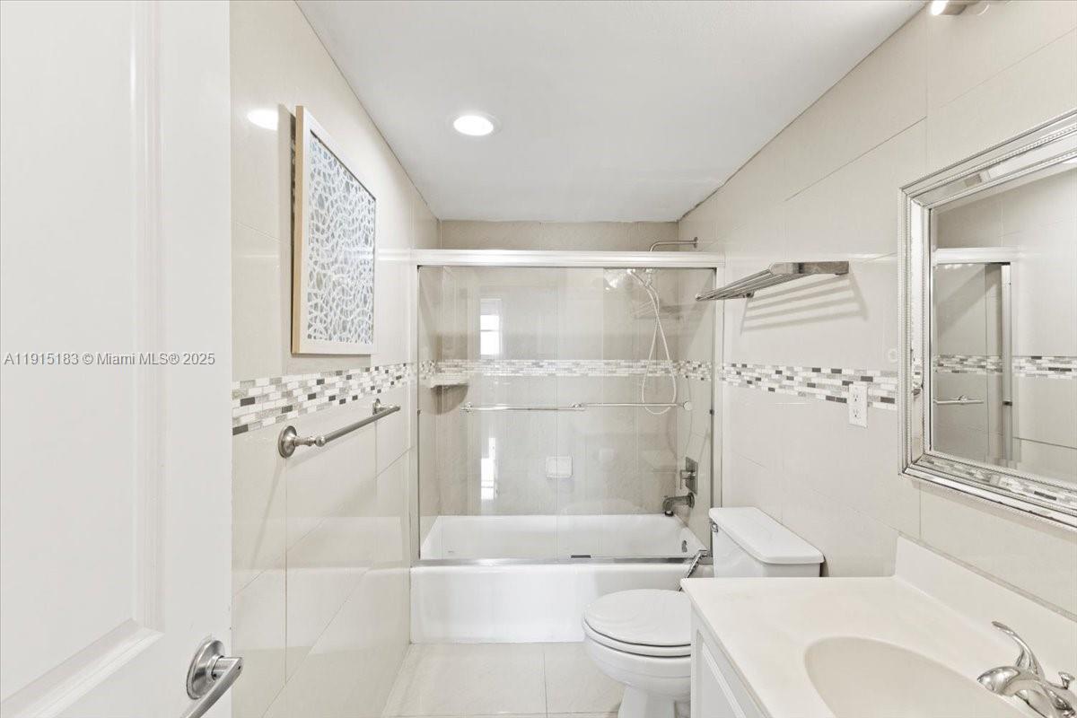 OCEANVIEW BUILDING B COND - Residential Lease