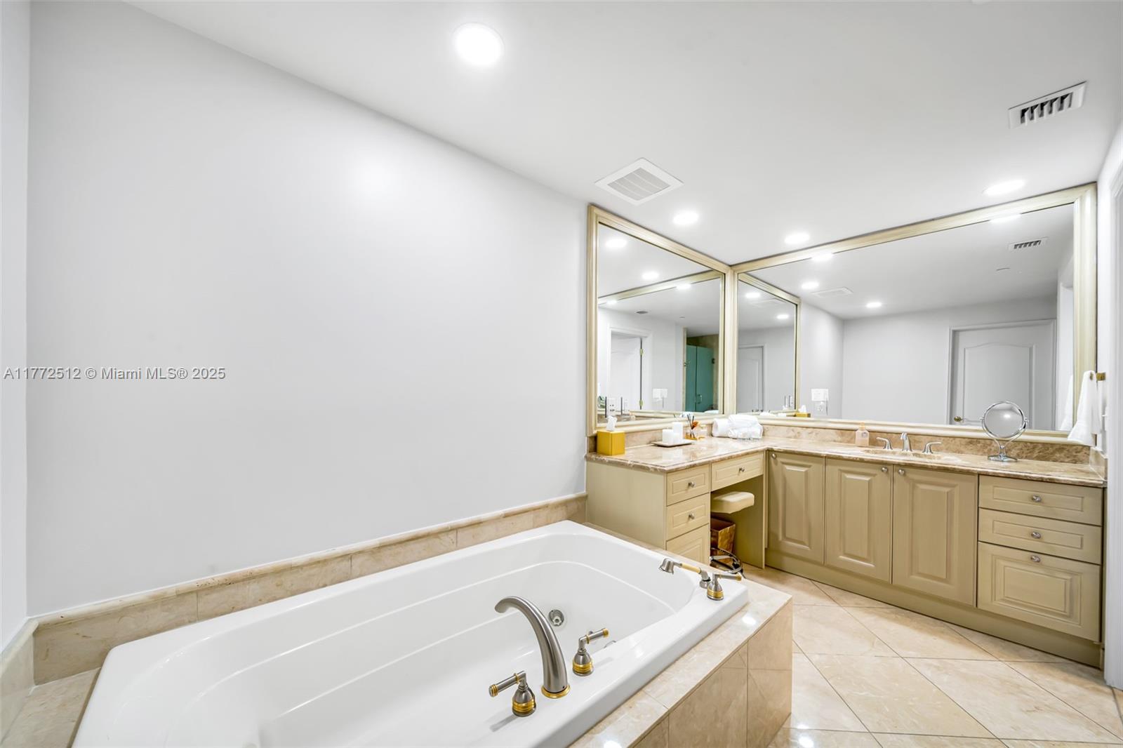 VILLAS OF POSITANO CONDO - Residential