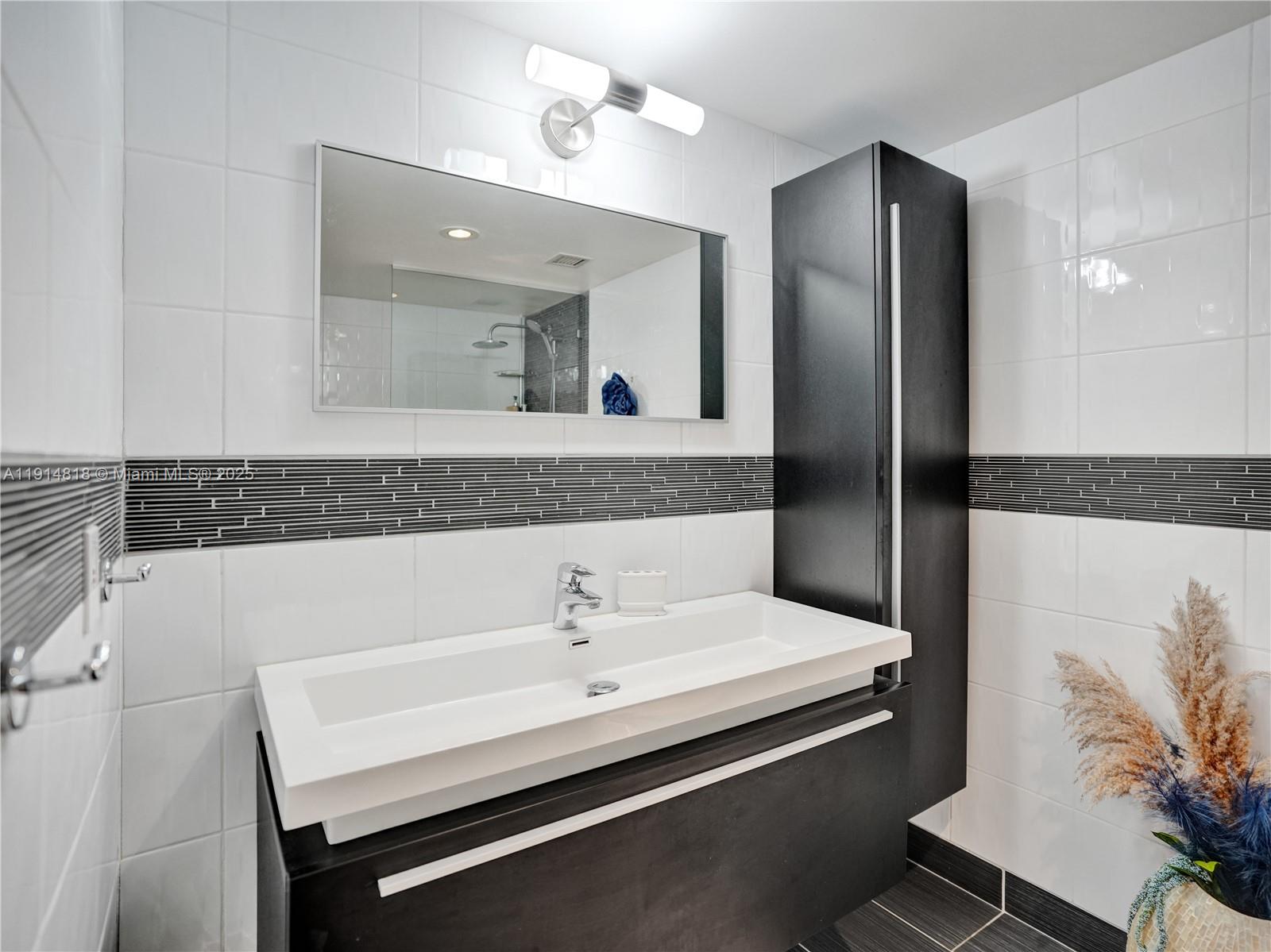 HILLCREST EAST NO 25 COND - Residential