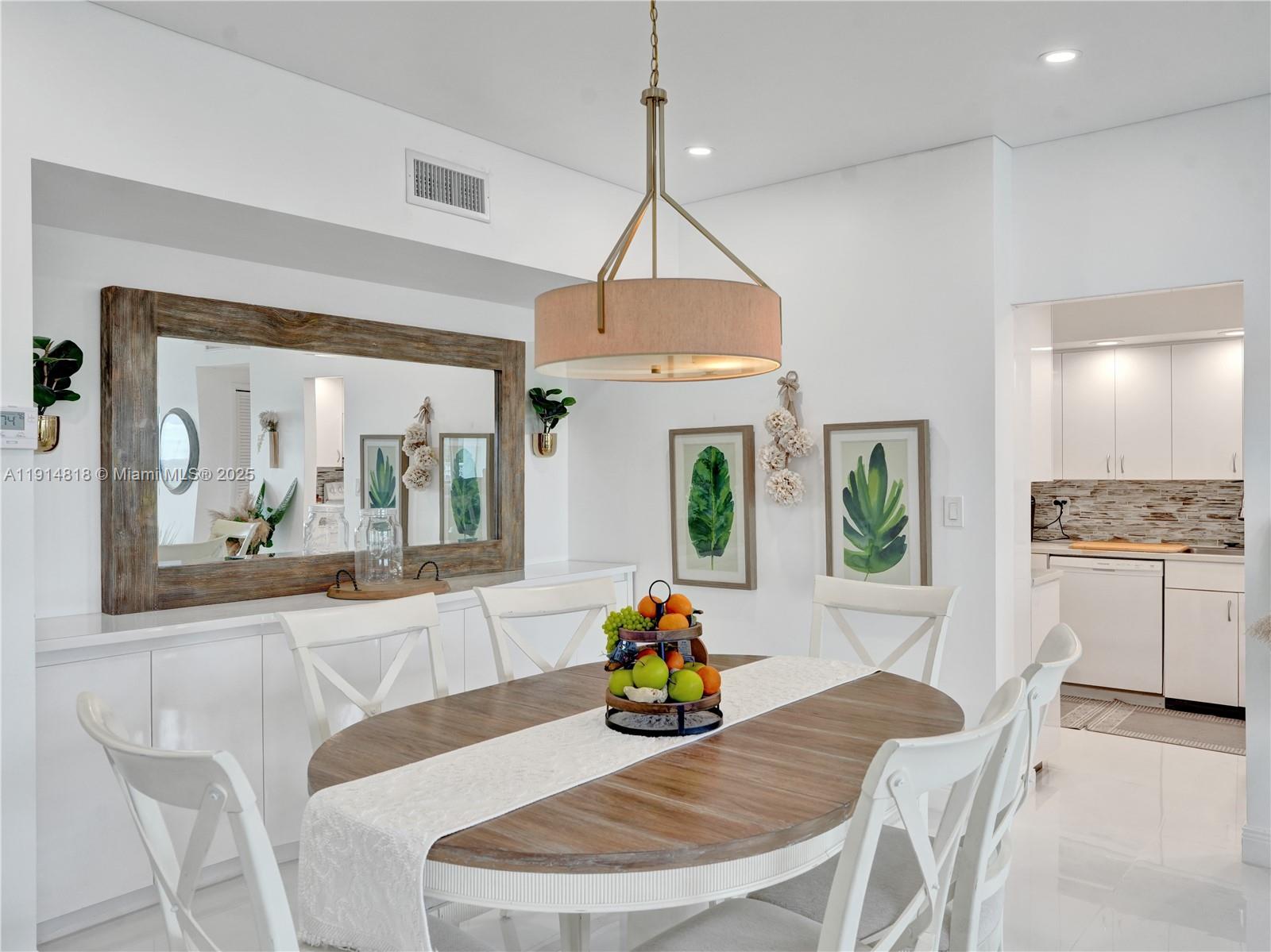 HILLCREST EAST NO 25 COND - Residential