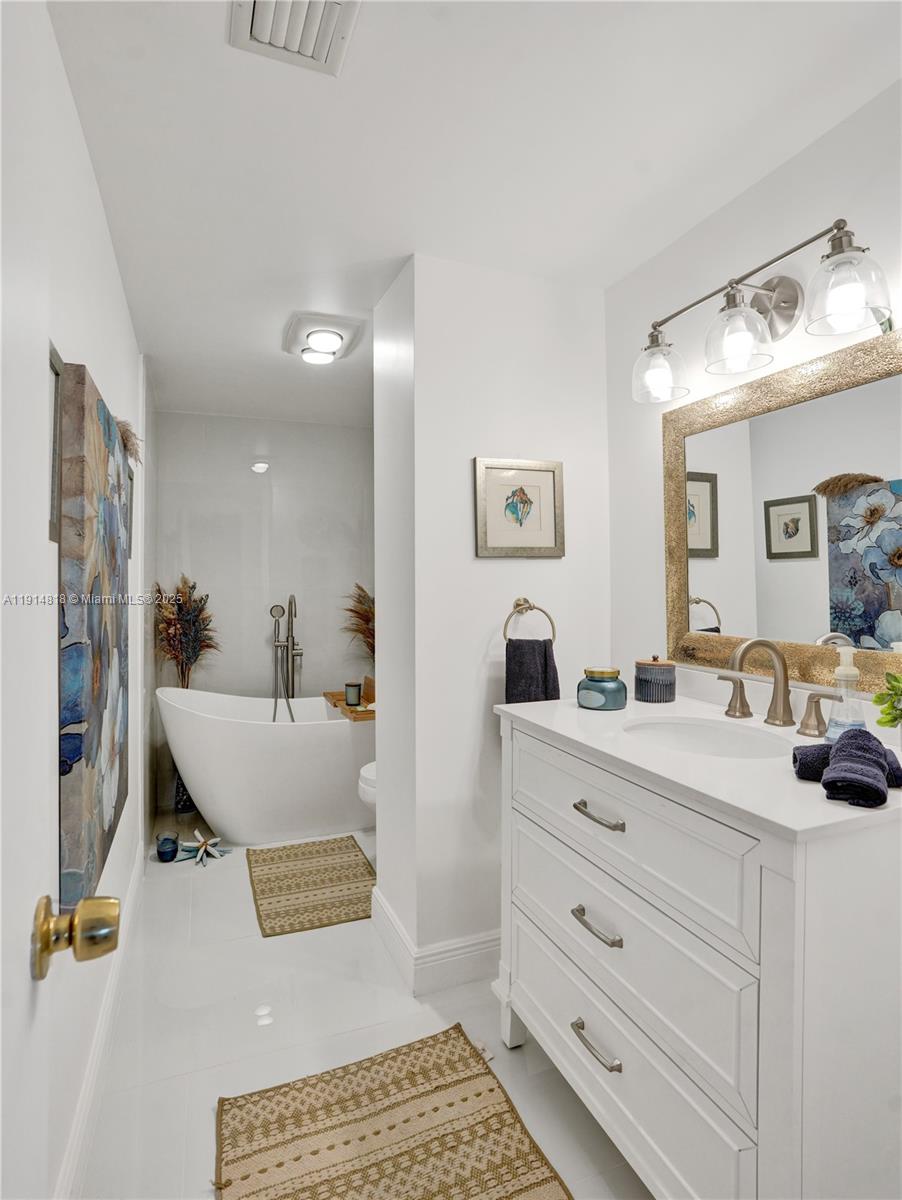 HILLCREST EAST NO 25 COND - Residential