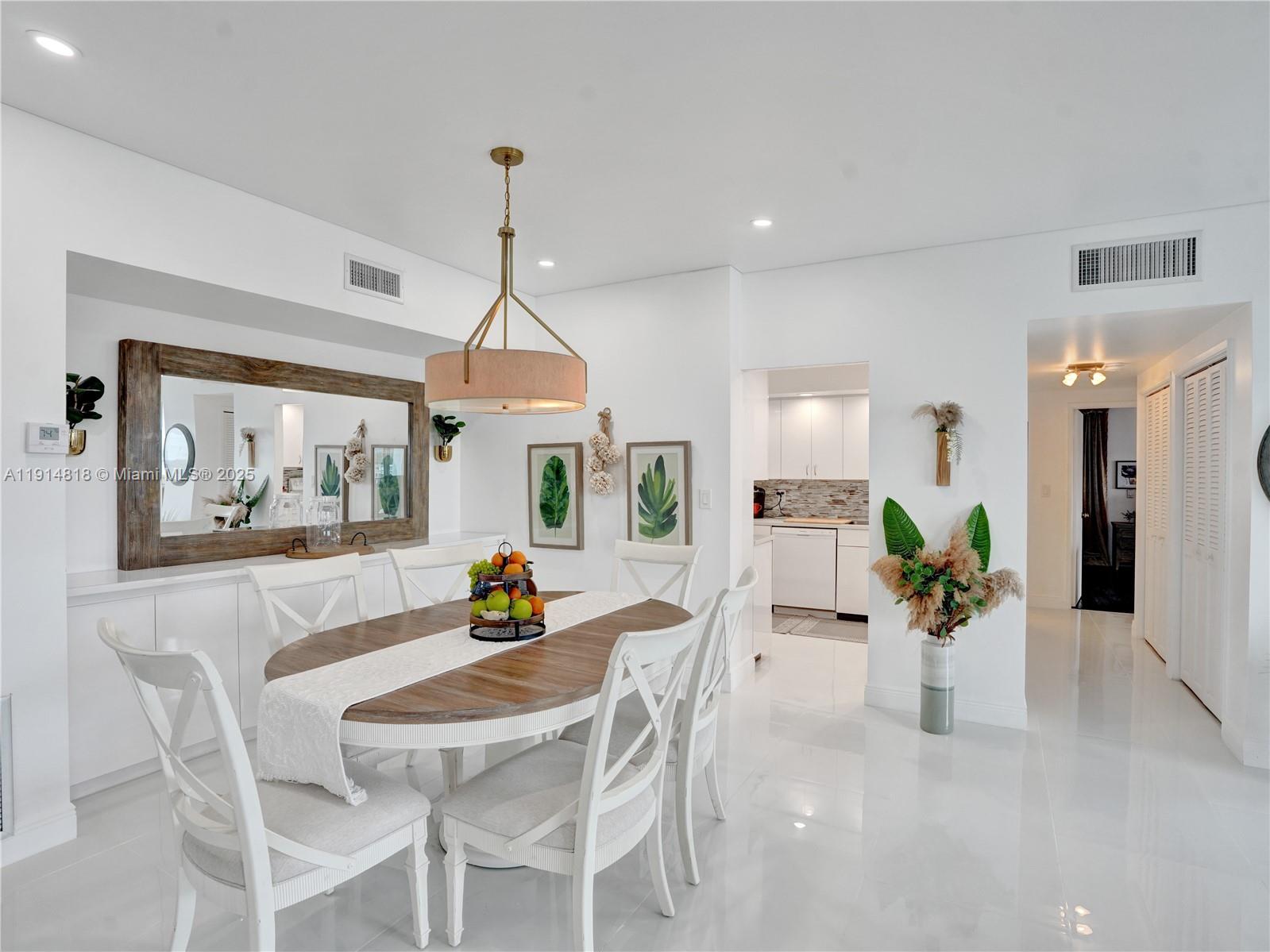 HILLCREST EAST NO 25 COND - Residential