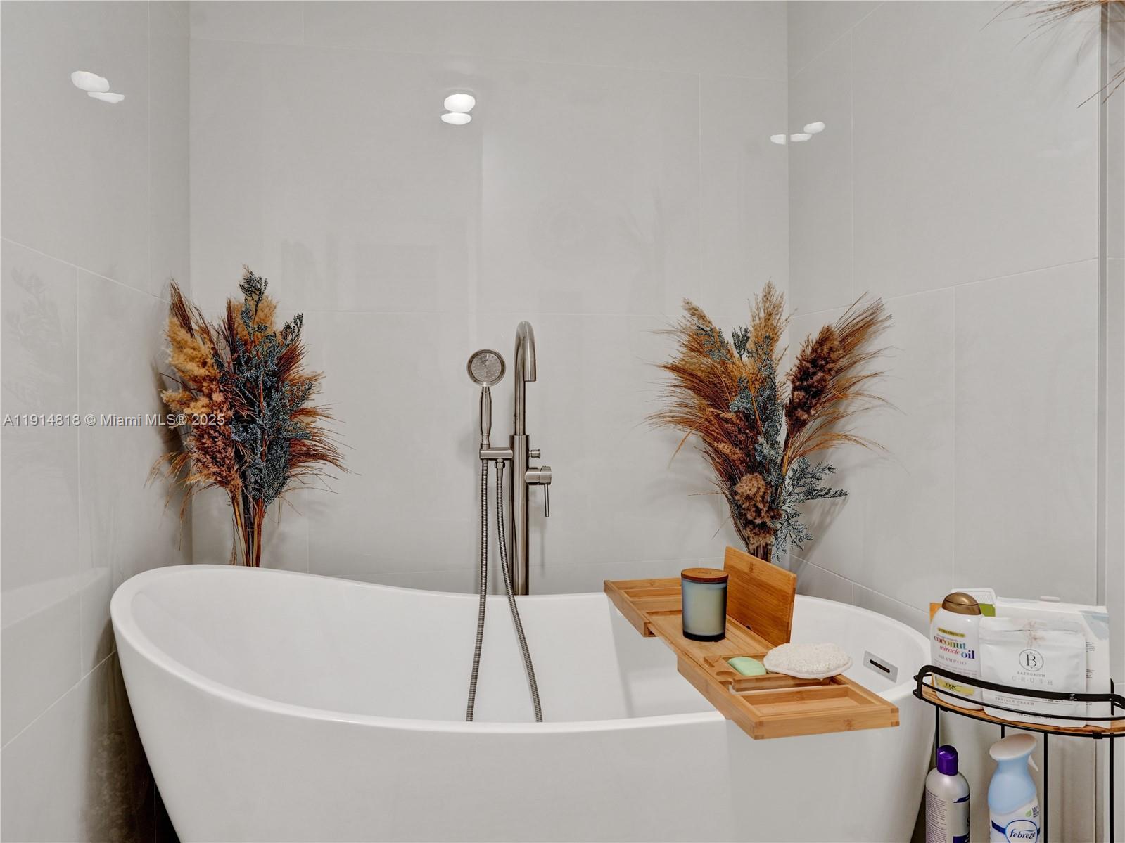 HILLCREST EAST NO 25 COND - Residential