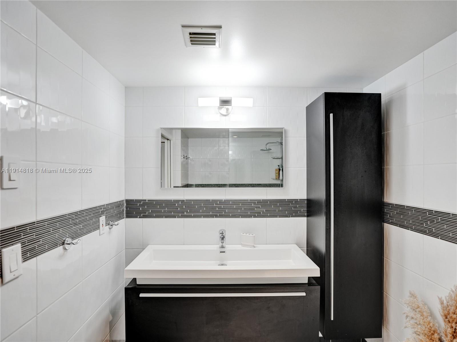 HILLCREST EAST NO 25 COND - Residential