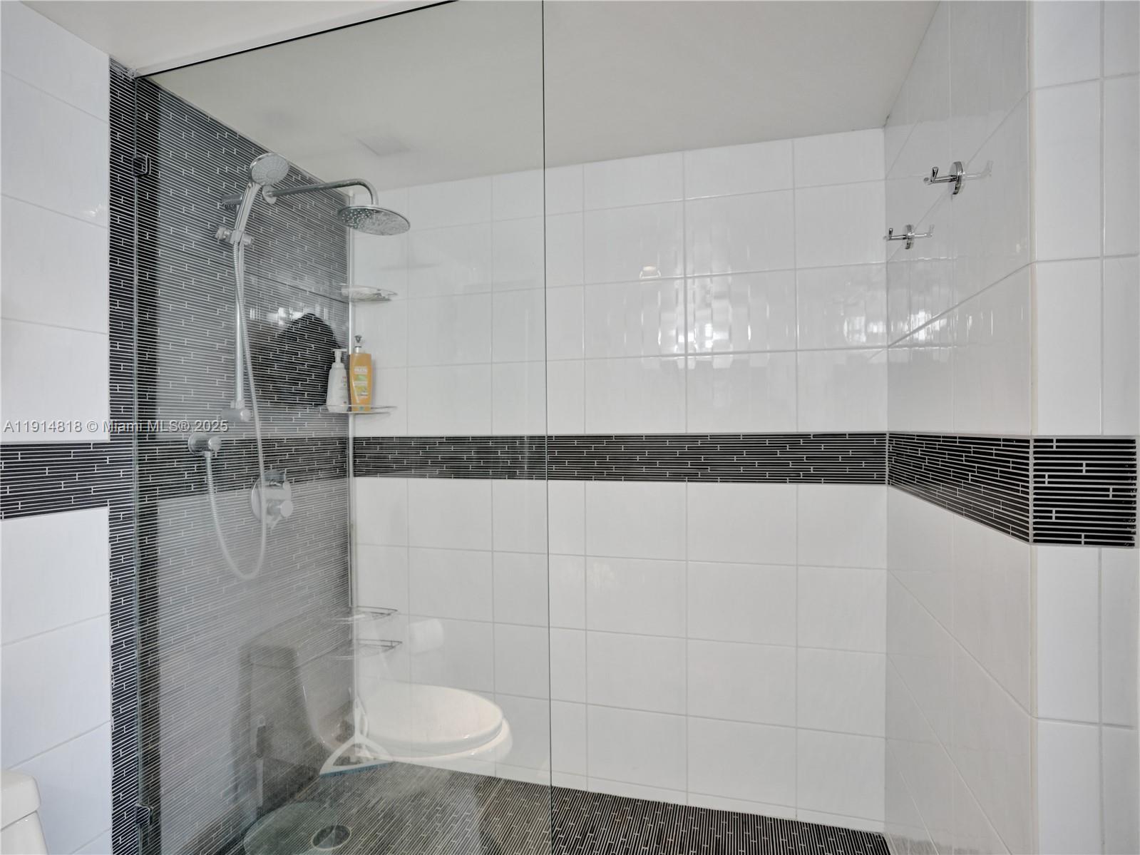 HILLCREST EAST NO 25 COND - Residential