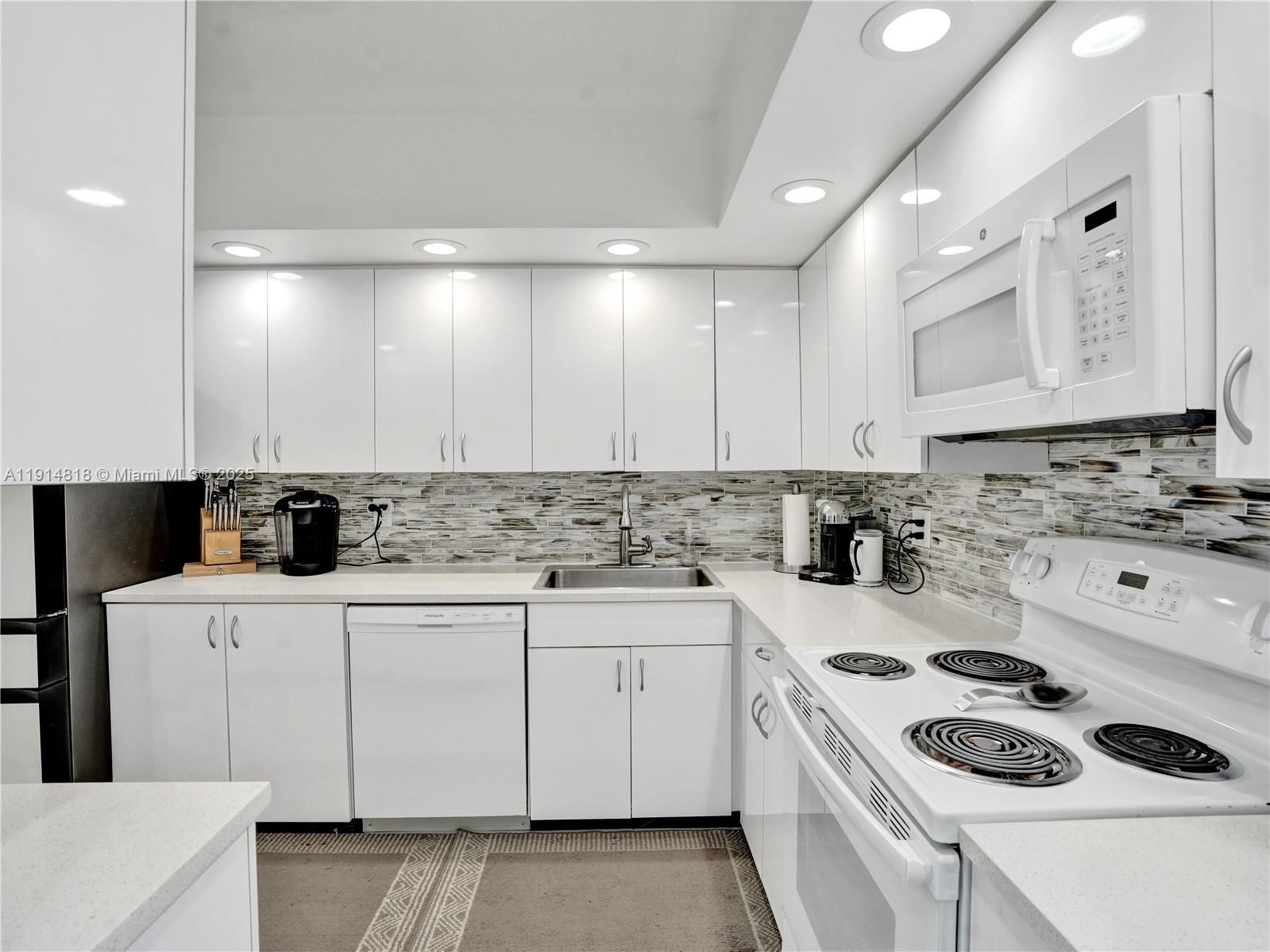 HILLCREST EAST NO 25 COND - Residential