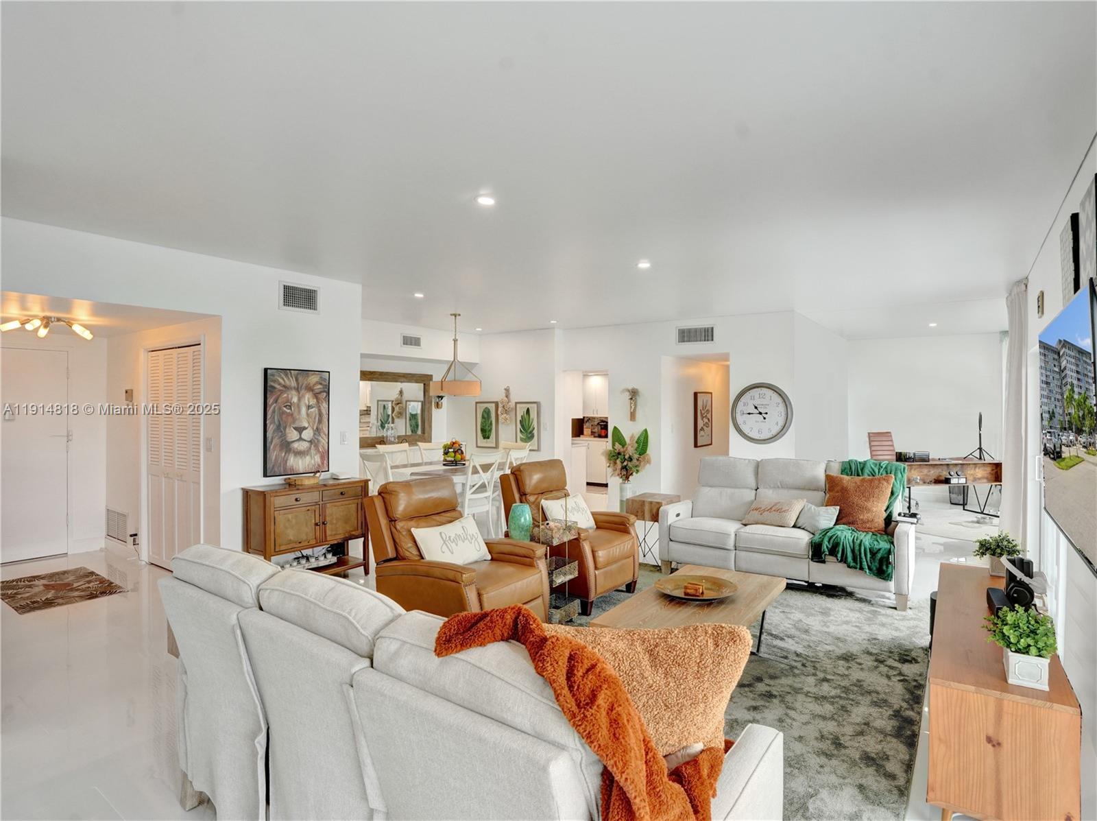 HILLCREST EAST NO 25 COND - Residential