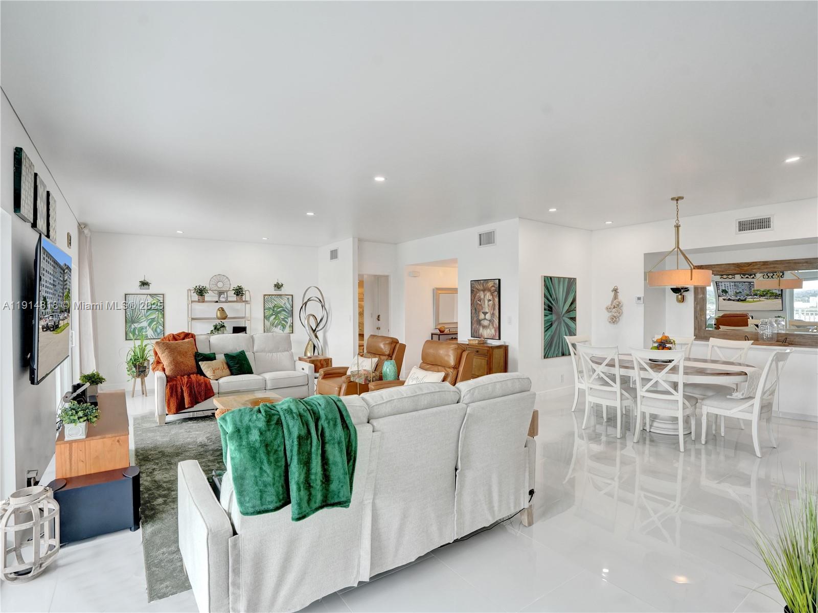 HILLCREST EAST NO 25 COND - Residential