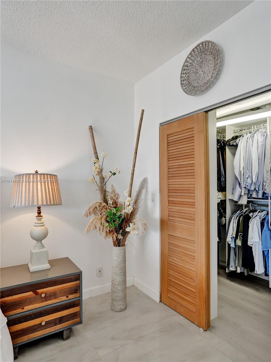 HILLCREST EAST NO 25 COND - Residential