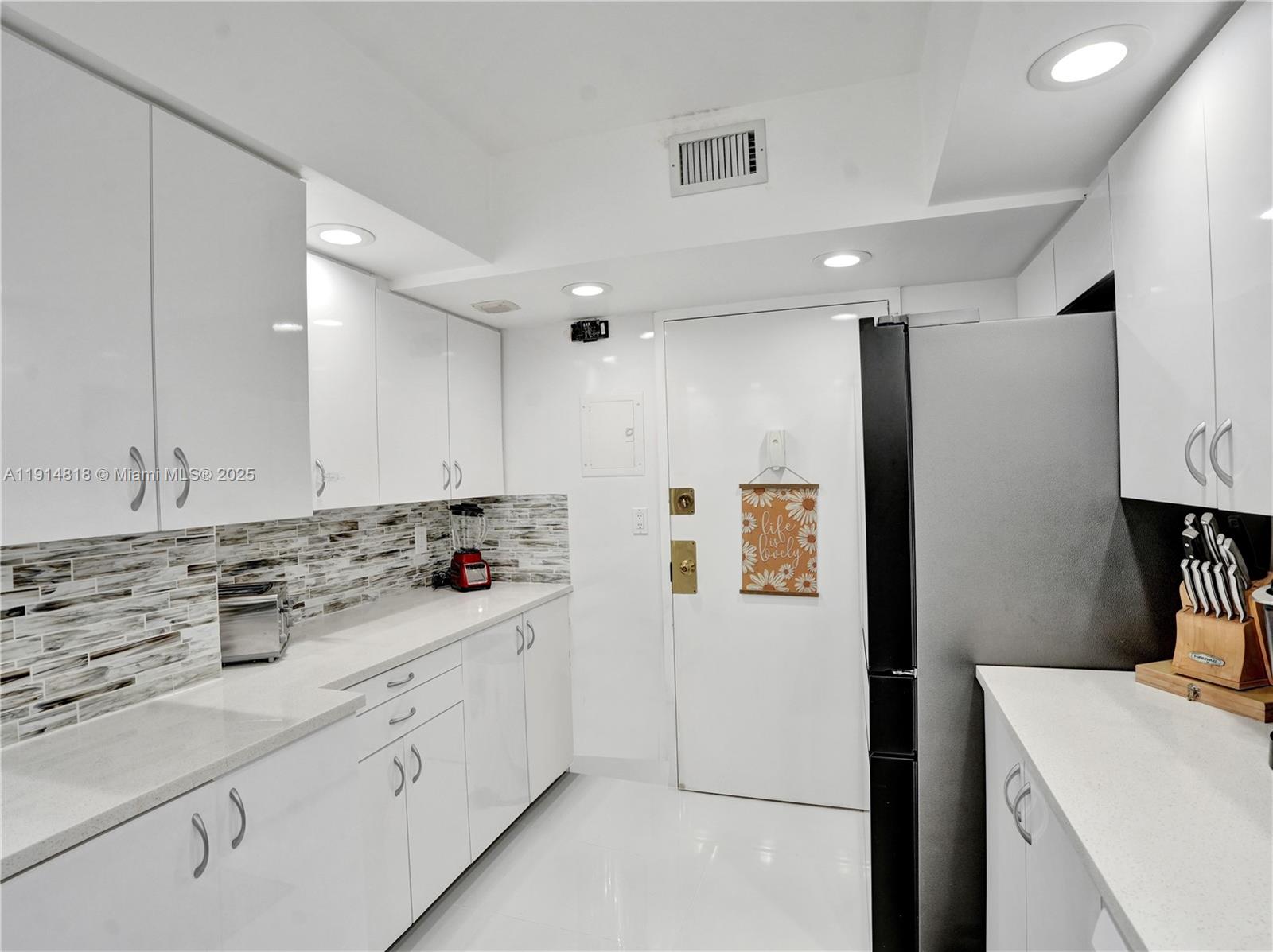 HILLCREST EAST NO 25 COND - Residential