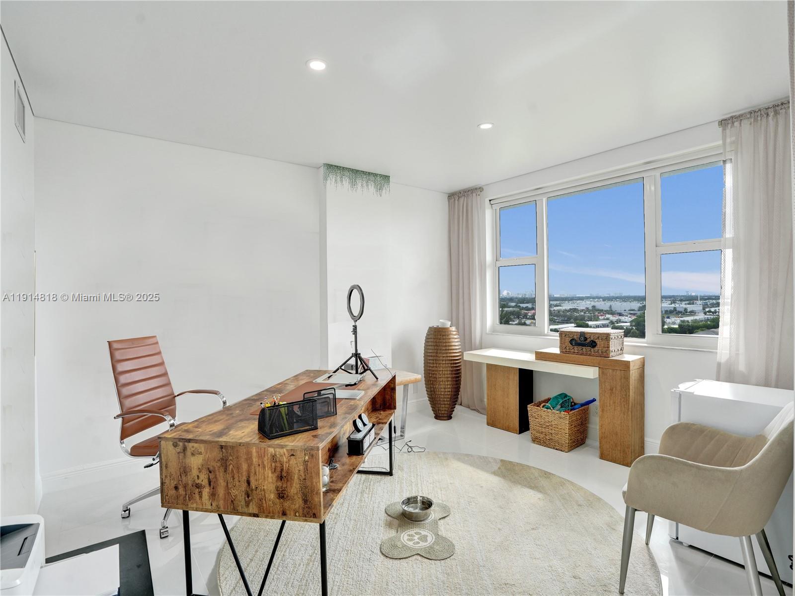 HILLCREST EAST NO 25 COND - Residential