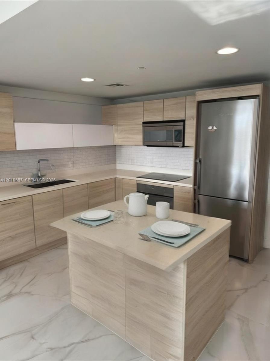 16385 Biscayne Blvd 717