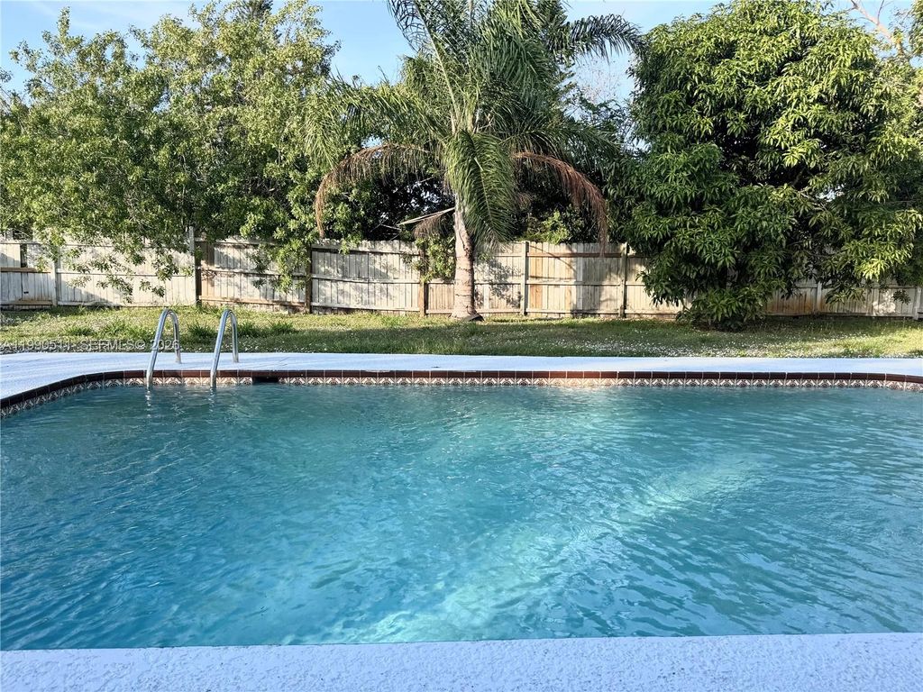 Photo of 121 NE Prima Vista Blvd #House, Port St Lucie, FL 34983 (MLS # A11990511)