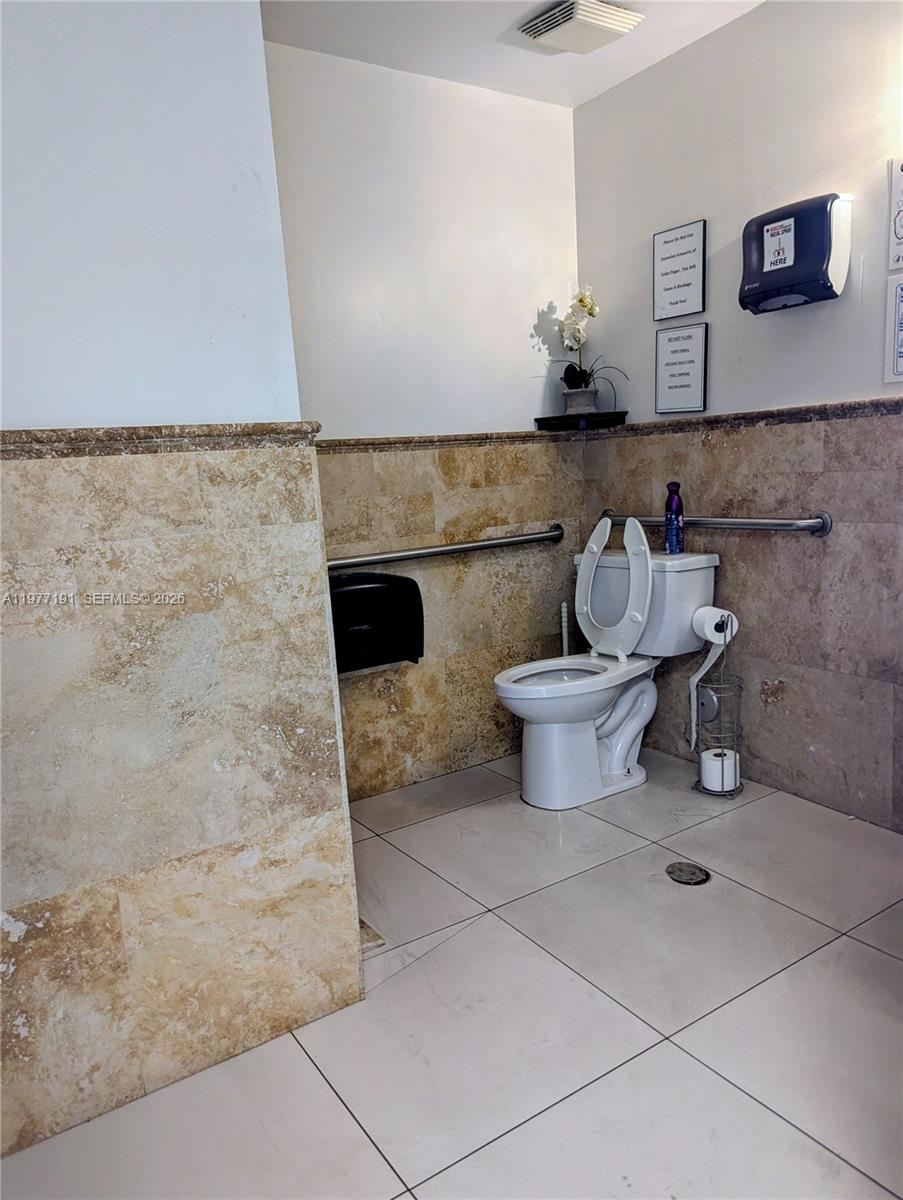 1100 W Oakland Park Blvd 3