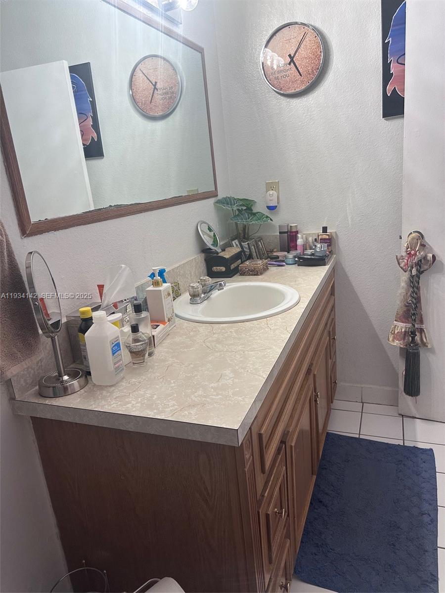 PUERTA DEL SOL CONDO - Residential