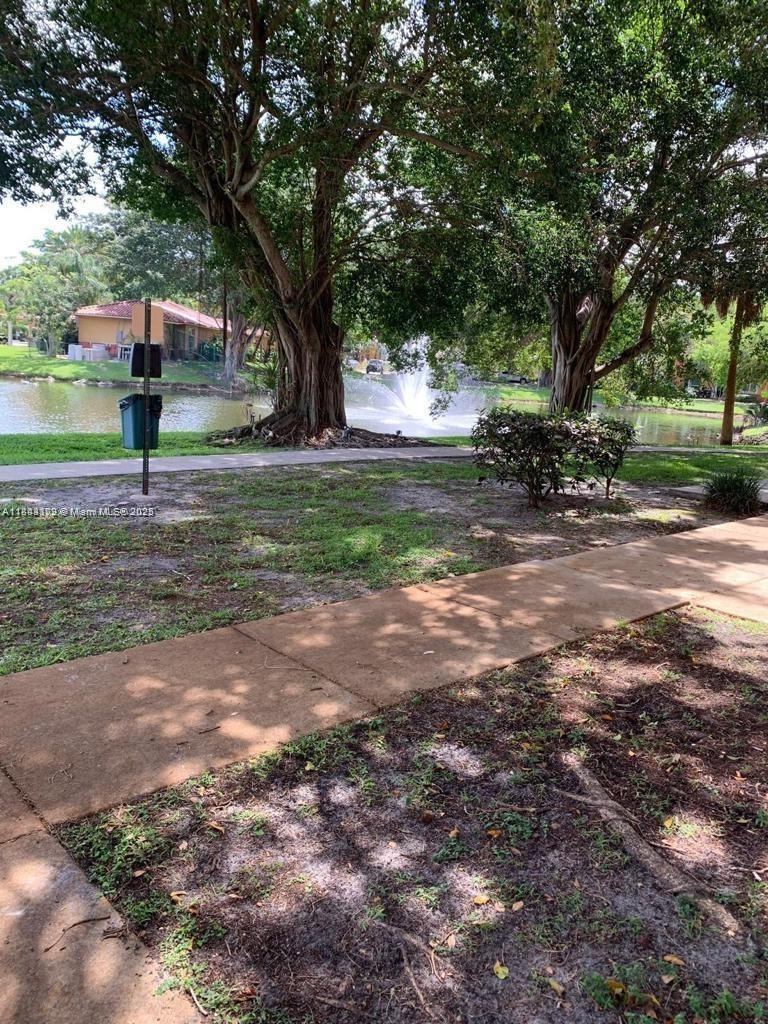 Excellent location 1-bedroom apartment tiled throughout, washer and dryer in the unit.. Located in the desirable Jacaranda. Private balcony with lovely views.
Community Amenities: Jacuzzi spa (hot tub), Outdoor BBQ & grilling area, Fitness center, Pet-friendly areas including dog parks and dog wash station, On-site business center, concierge service, laundry facilities, and clubhouse. Secure gated access, ample parking.Jacaranda provides easy access to shopping, dining, and entertainment.